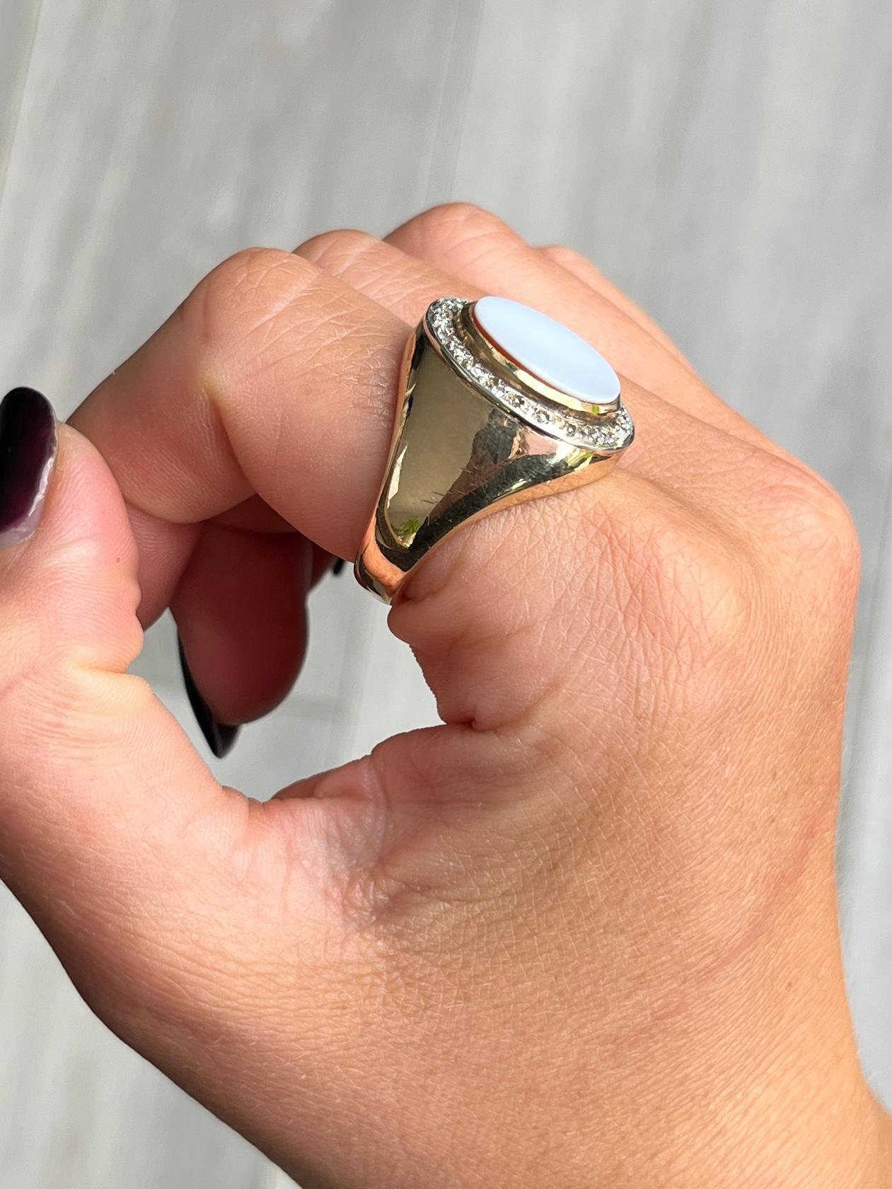 A superb signet ring, set with a brilliant oval cut sardonyx and surrounded by diamonds. Diamond halo total 20pts. Modelled in 18carat yellow gold. Hallmarked Birmingham.

Ring Size: R 1/2 or 8 3/4 
Stone Dimensions: 12x14mm

Weight: 17g
