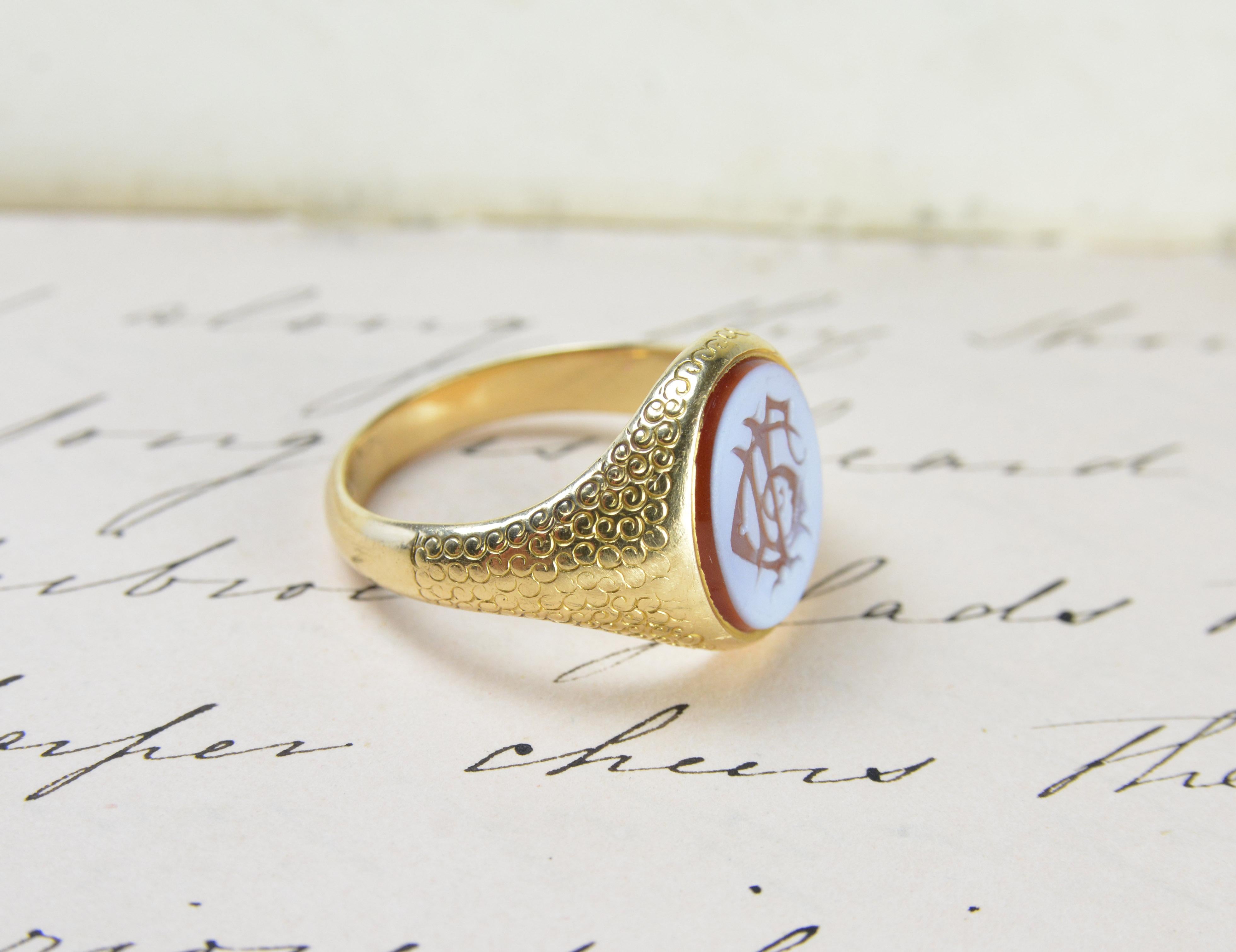 Vintage Sardonyx Signet Monogram Ring 18ct, Chased Shoulders In Good Condition For Sale In Shepton Mallet, GB