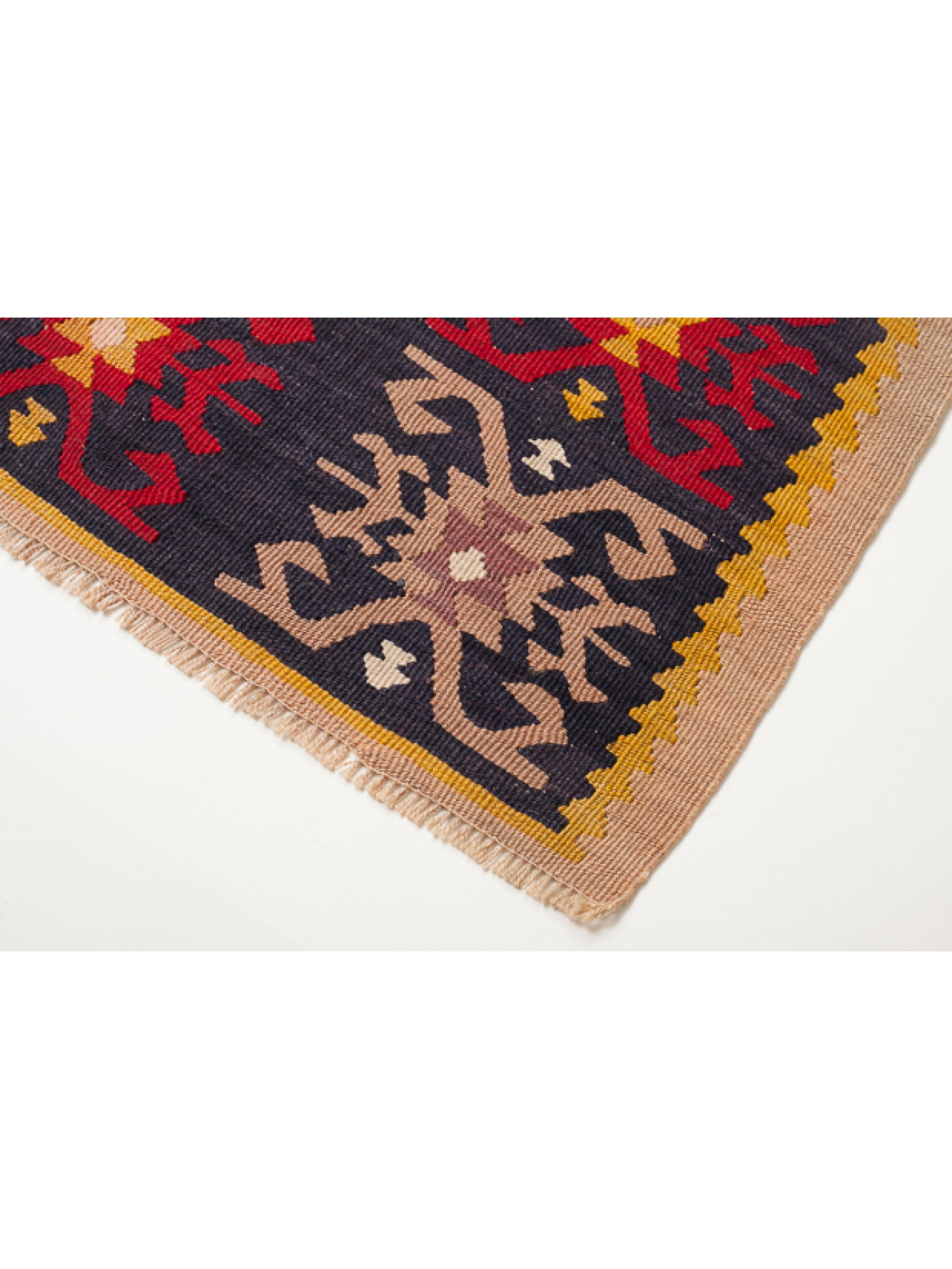 Vintage Sarkoy Kilim Rug, Western Anatolian Turkish Carpet, Balkan Style Unique In Good Condition For Sale In Tokyo, JP