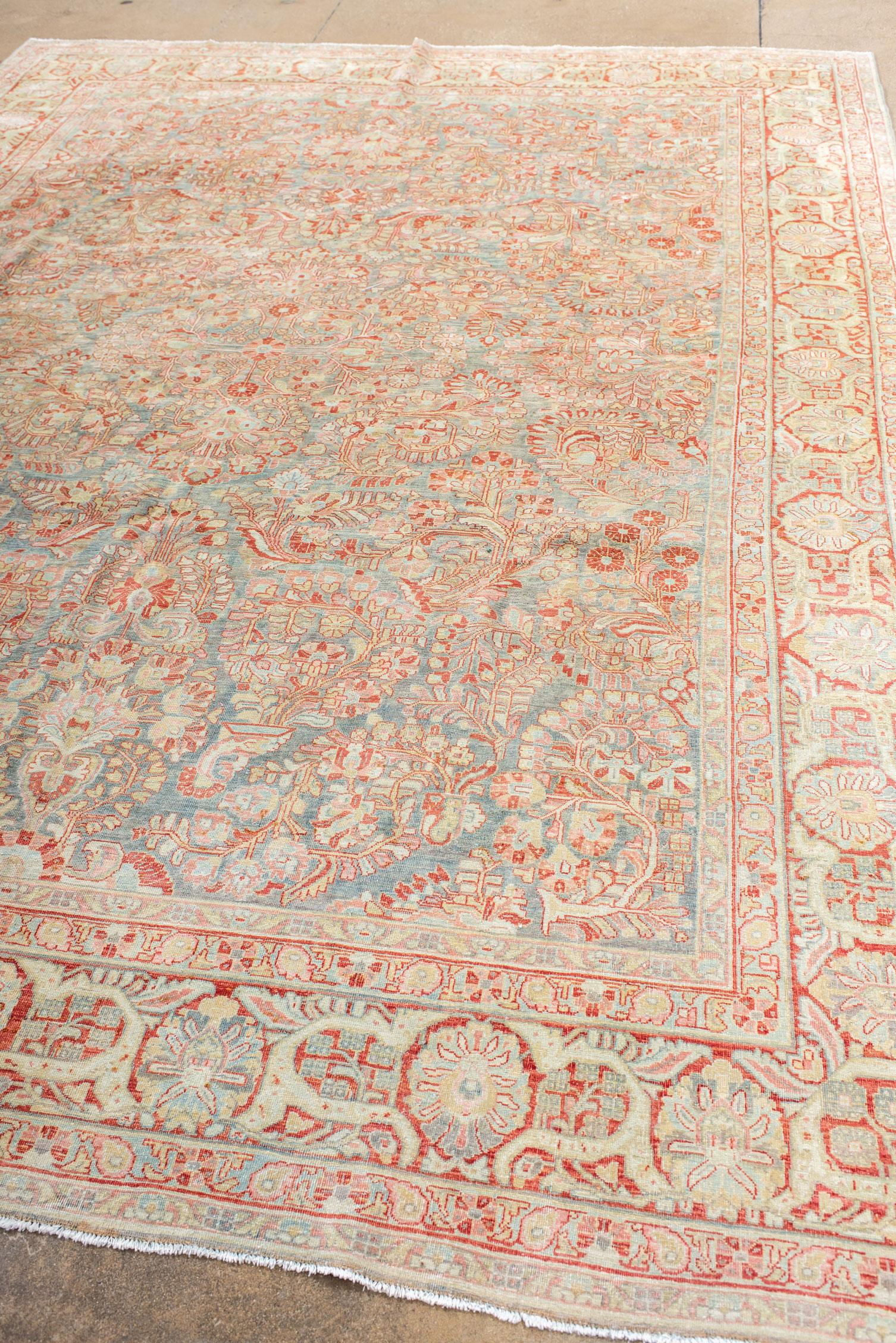 Alfombra Sarouk Vintage con Rosas Florales Rodeando un Centro de Roseta Persa en venta