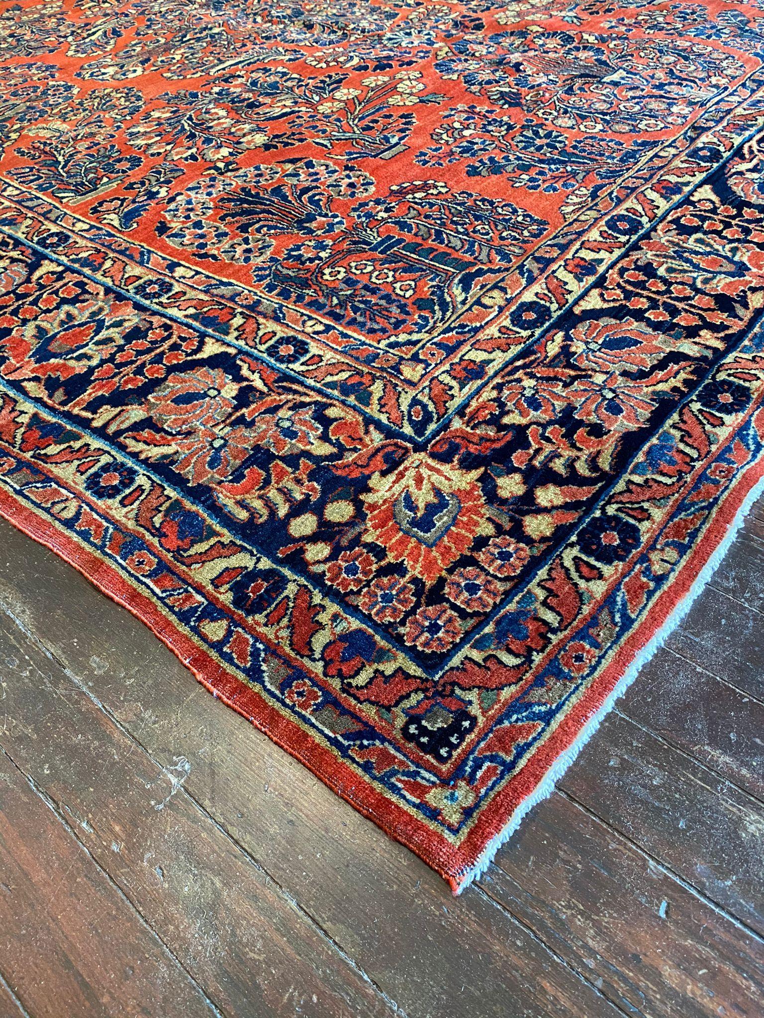 Vintage Sarouk Persian Rug In Good Condition For Sale In Providence, RI