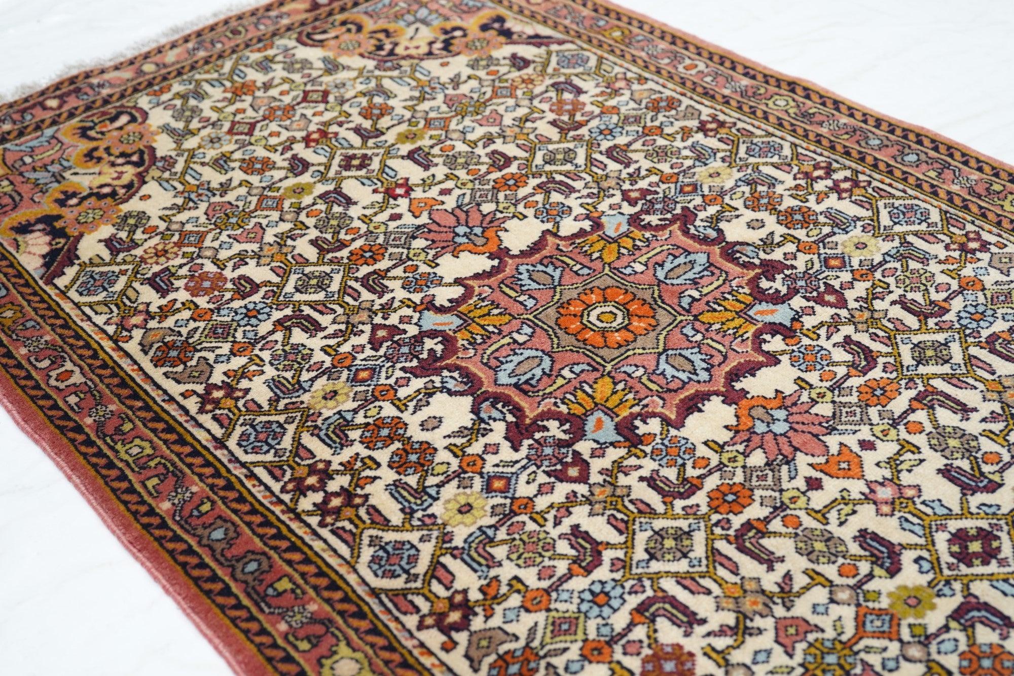 Tappeto Sarouk Vintage 2'7'' x 4'5'' in vendita 1
