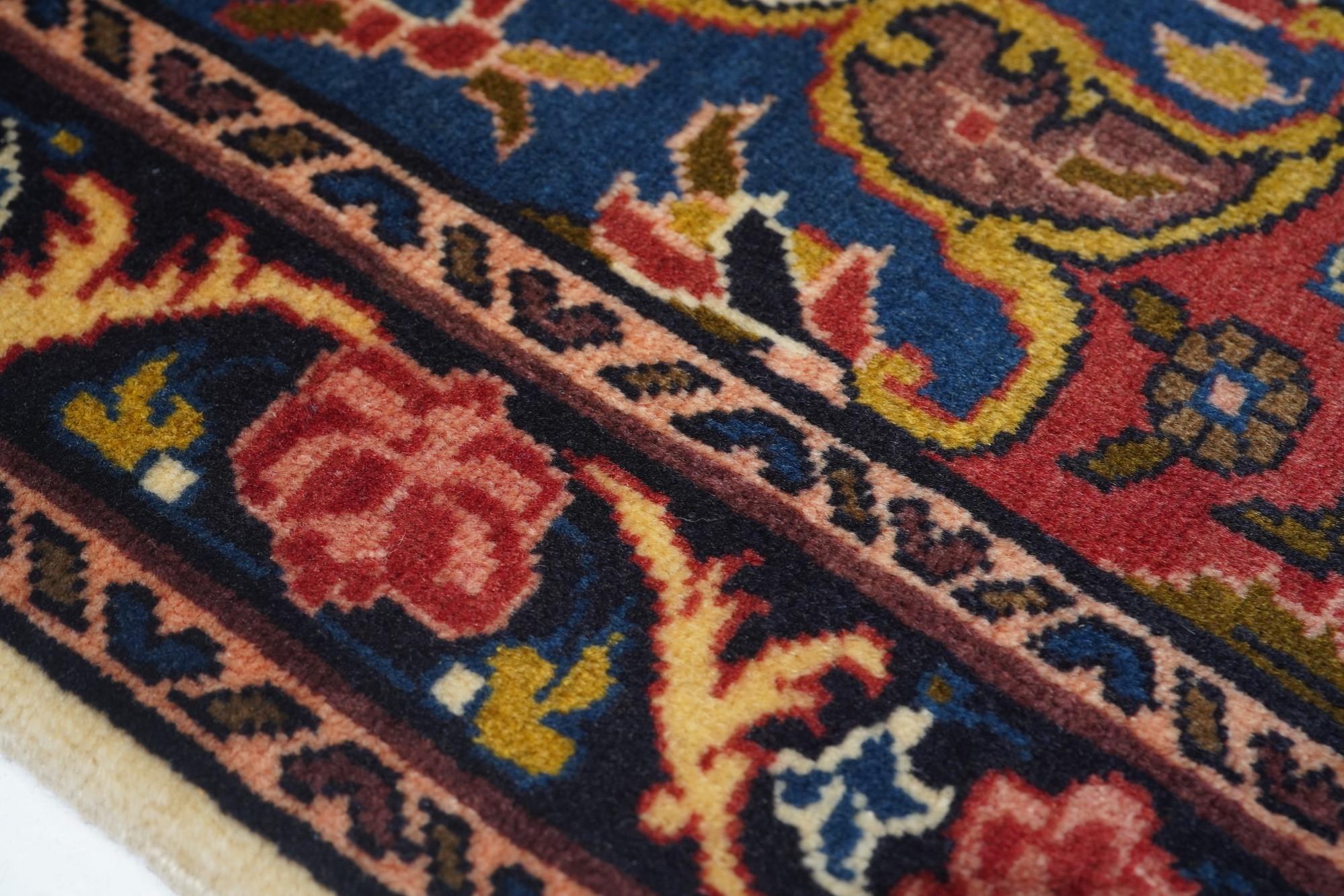 Vintage Sarouk Rug 3'6'' x 5'2'' In Good Condition For Sale In New York, NY