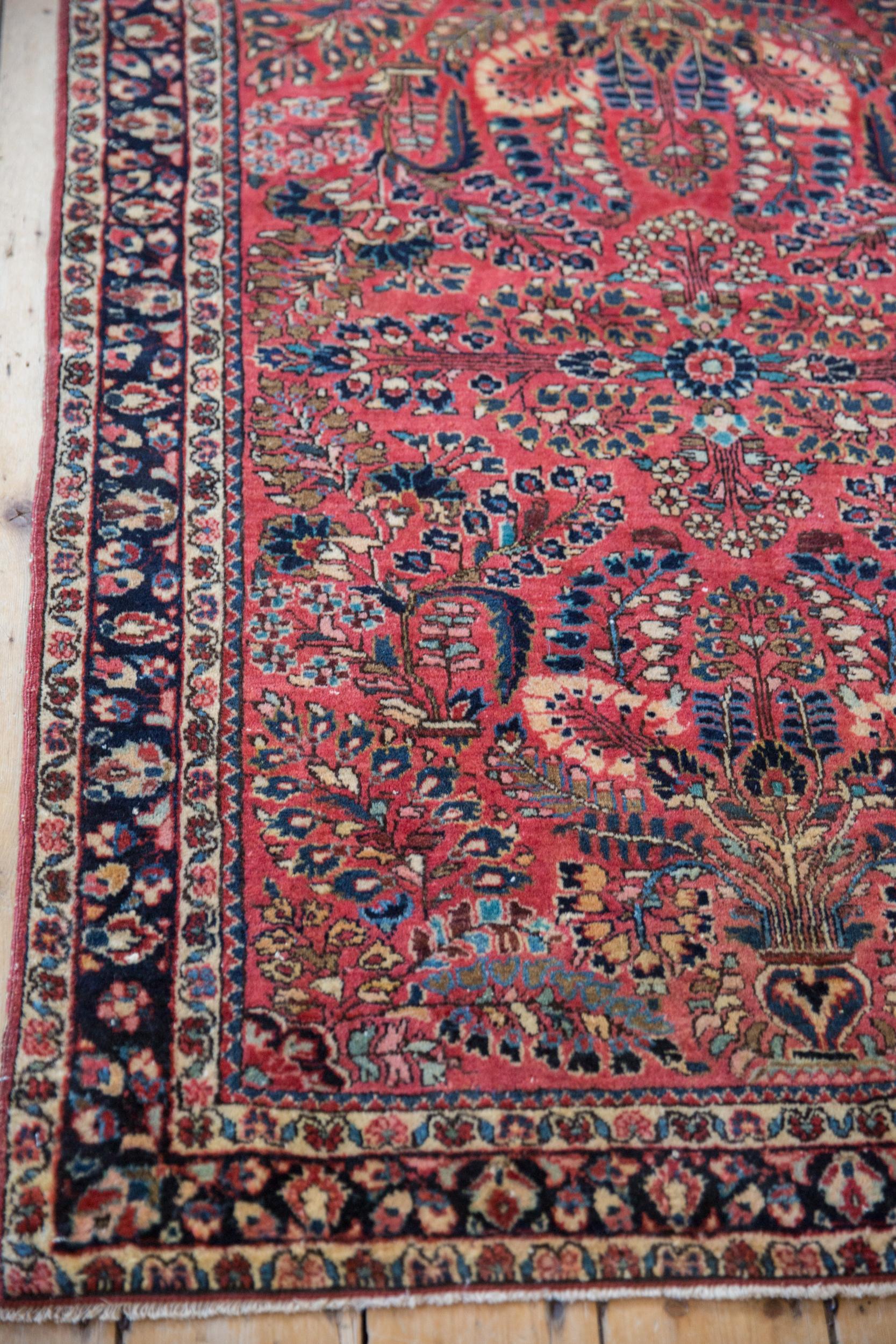 Vintage Sarouk Rug In Good Condition For Sale In Katonah, NY
