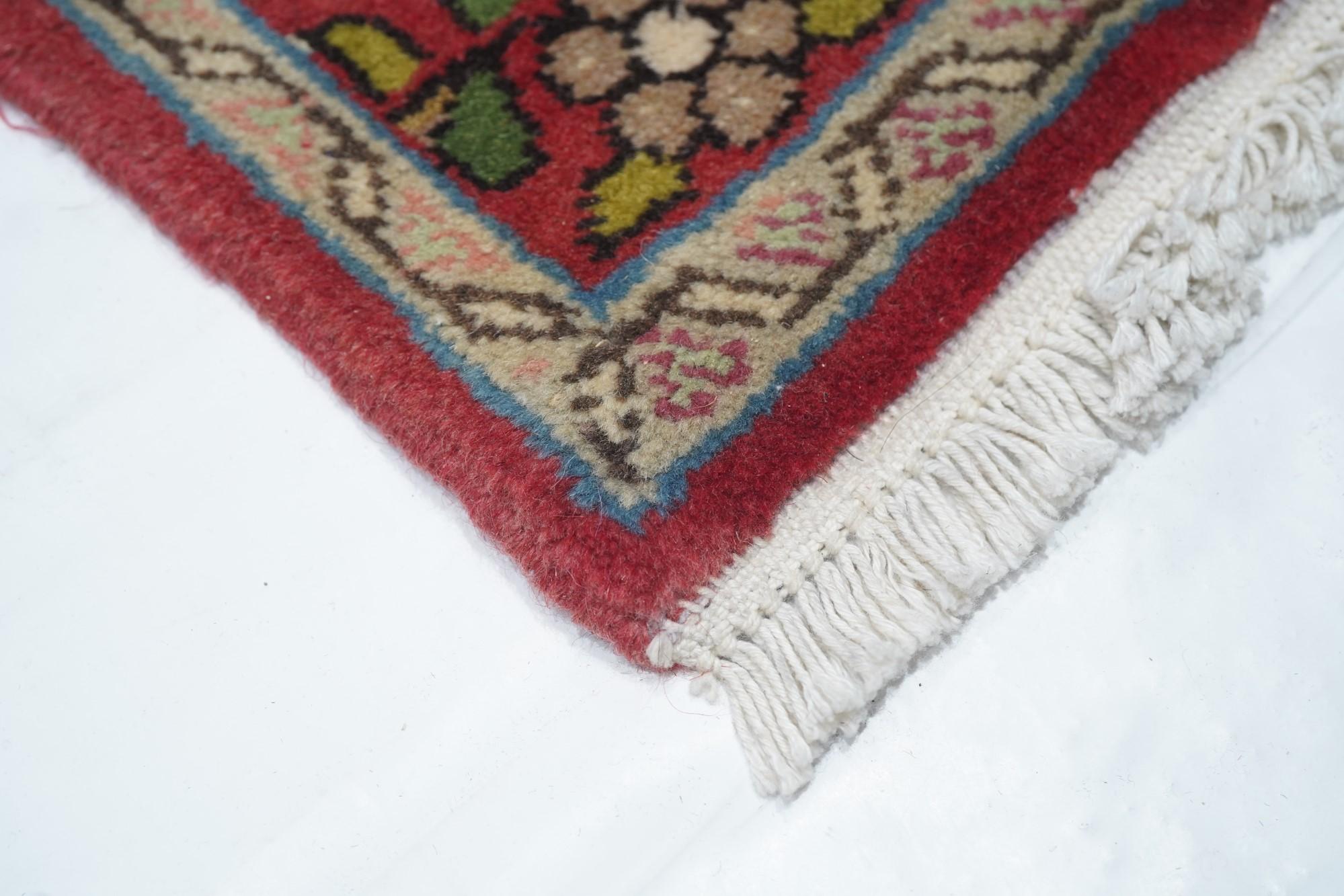 Vintage Sarouk Runner In Good Condition For Sale In New York, NY