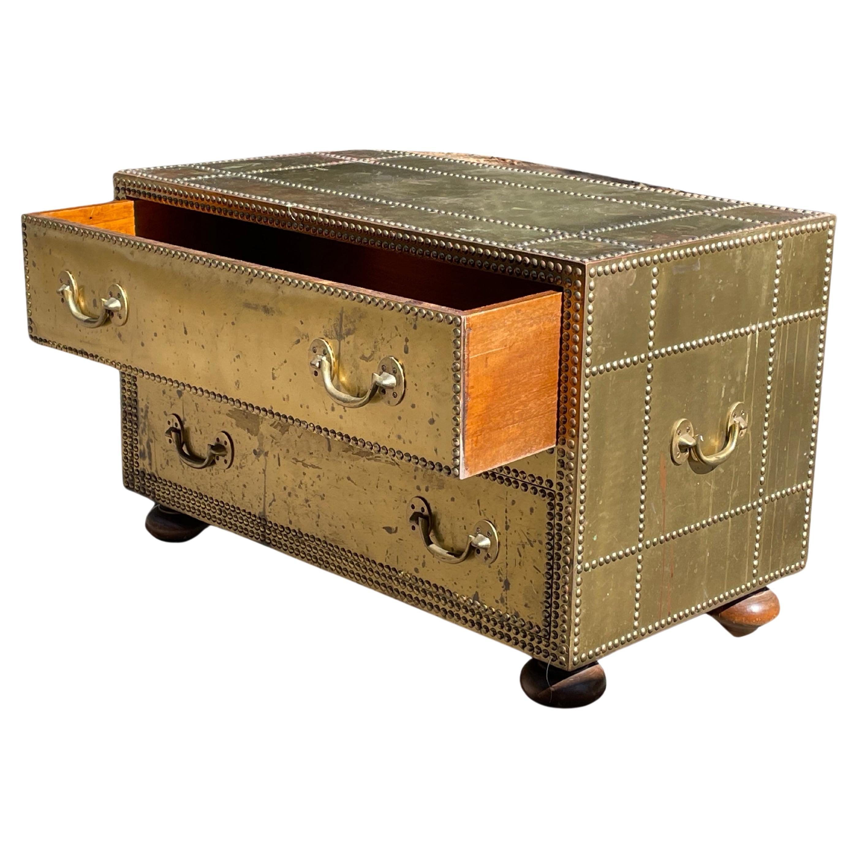 Vintage Sarreid Cocktail Table Cómoda de latón, circa años 70 Moderno de mediados de siglo en venta