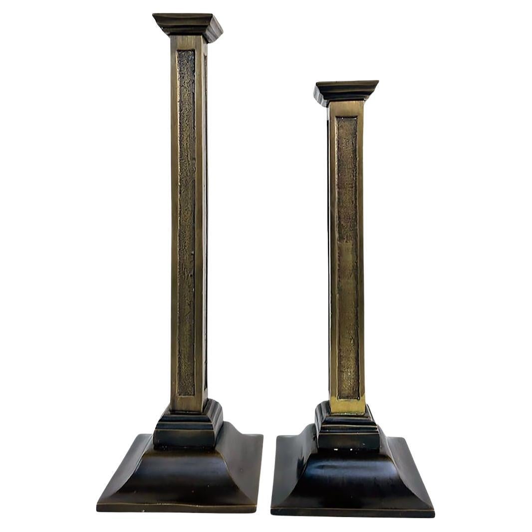 Vintage Sarreid Ltd. Candelieri a colonna in bronzo, set da 2