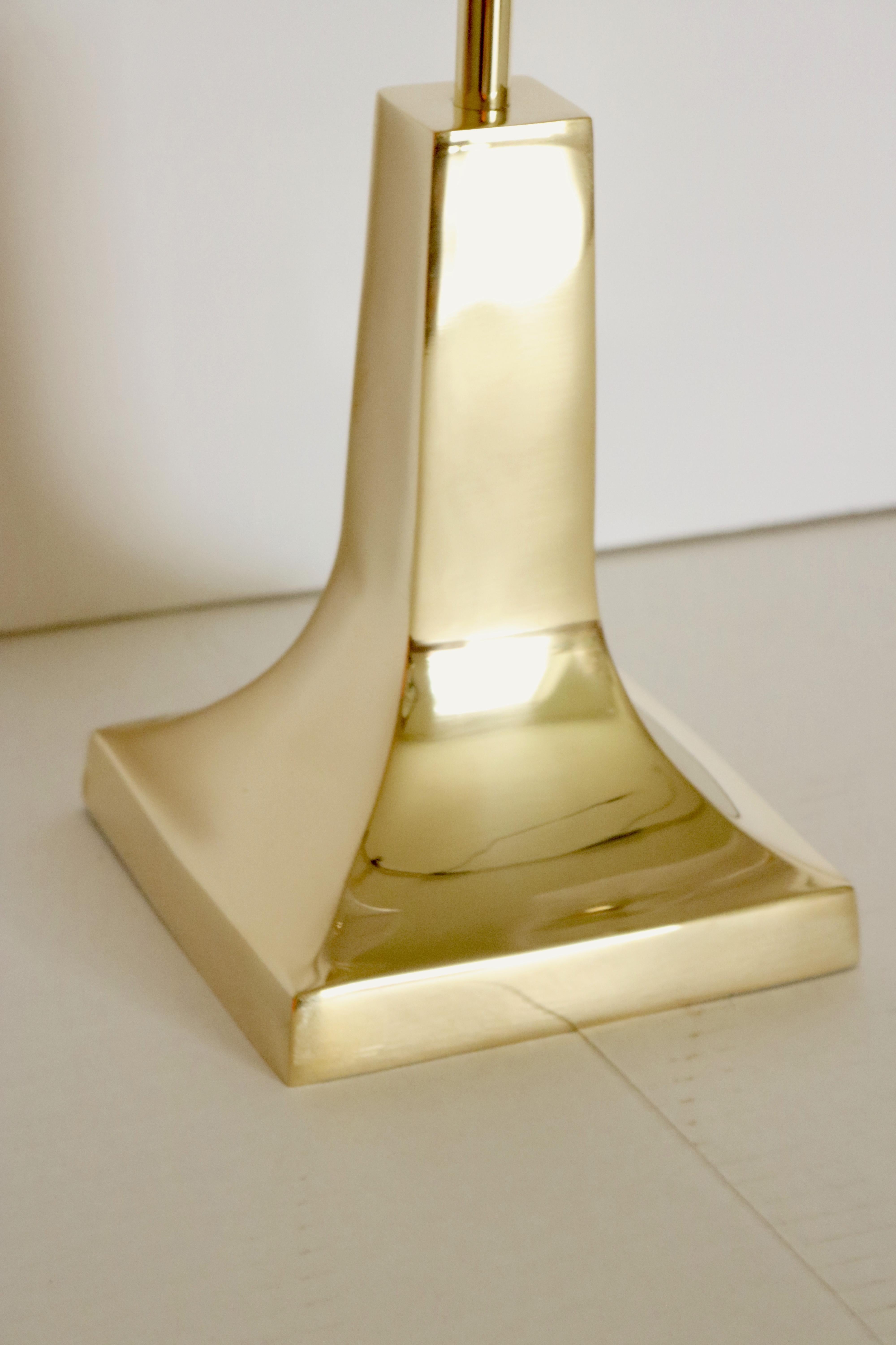 Vintage Sarreid Table Lamps Pair Elegant Polished Brass, Mid-Century Modern 1980 For Sale 1