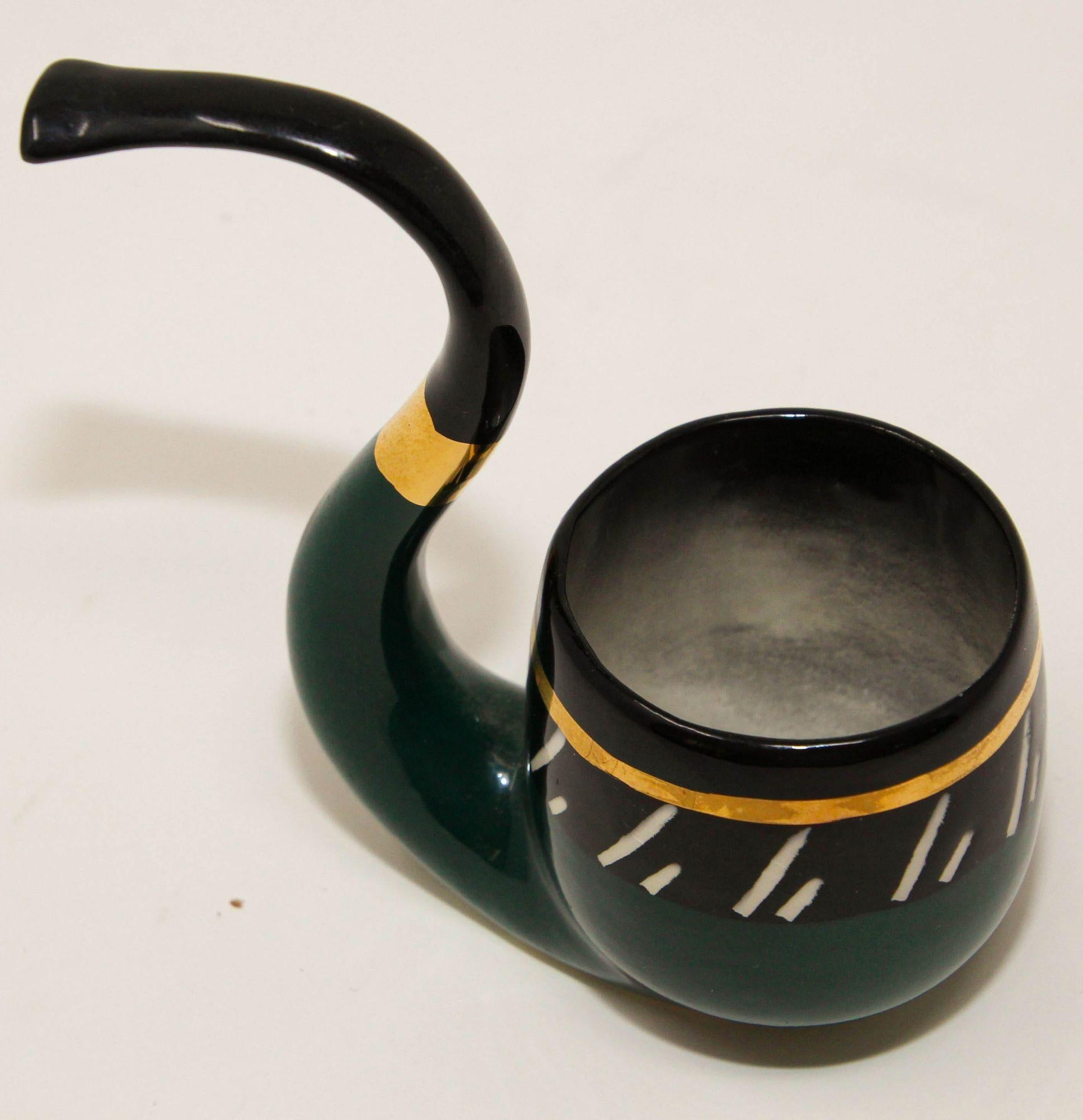 Fait main Cendrier Vintage Sascha Brastoff Mid-Century en céramique en forme de pipe en vente