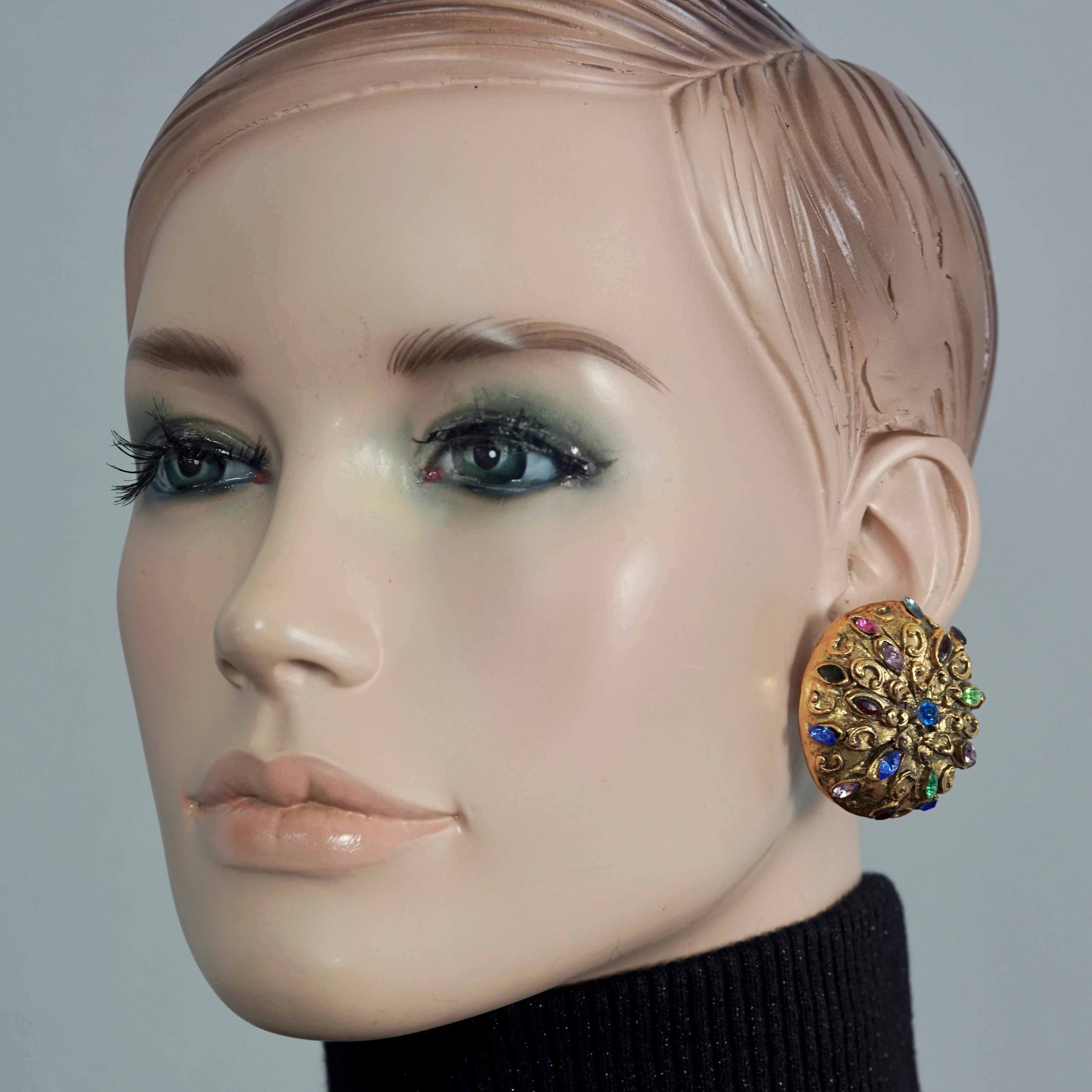 Vintage SATELLITE PARIS Filigree Jewelled Dome Earrings

Measurements:
Height: 1.53 inches (3.9 cm)
Width: 1.53 inches (3.9 cm)
Weight per Earring: 20 grams

Features:
- 100% Authentic SATELLITE.
- Dome filigree earrings with colourful