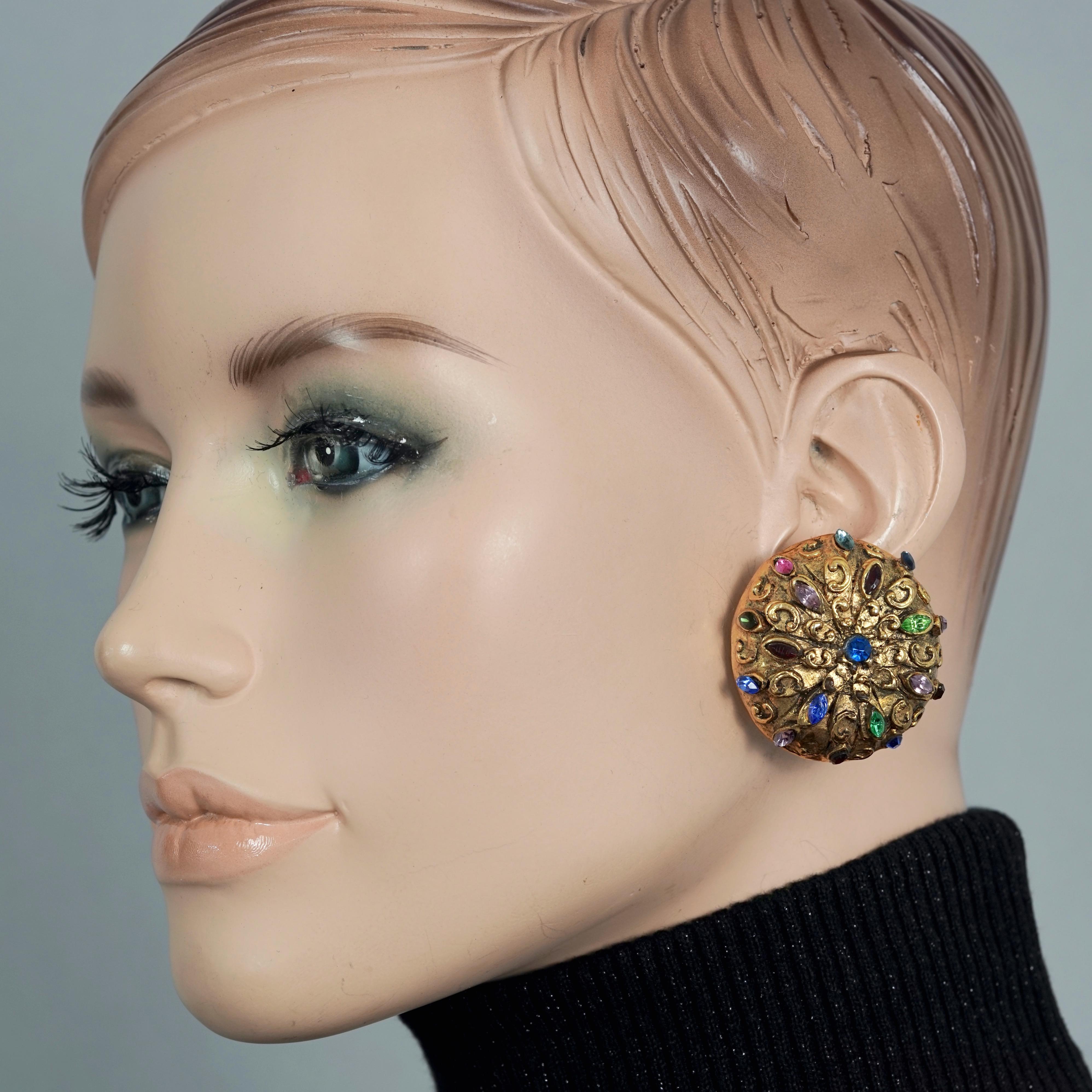 Vintage SATELLITE PARIS Filigree Jewelled Dome Earrings In Excellent Condition For Sale In Kingersheim, Alsace