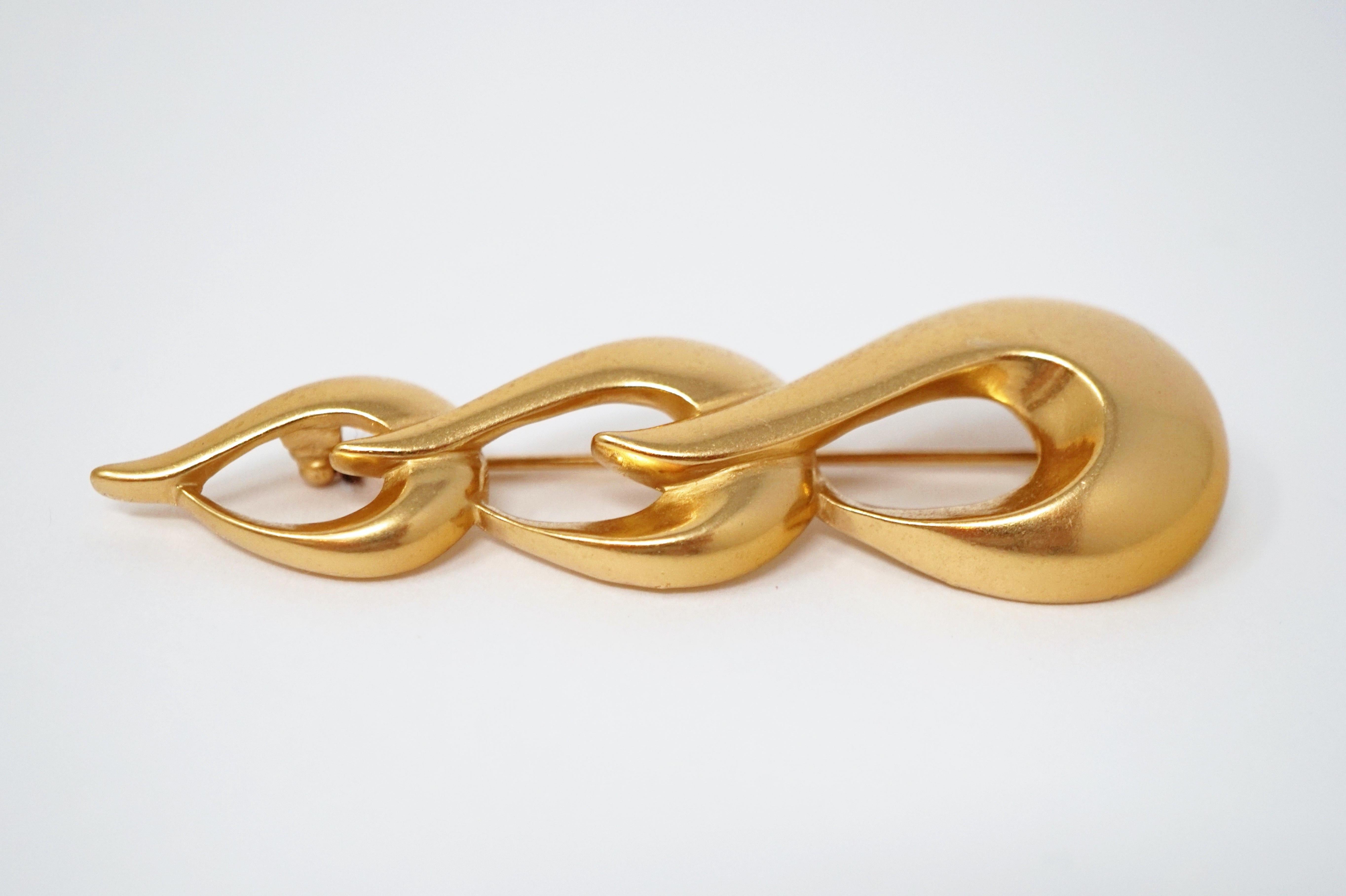 Vintage Satin Gold Abstract Brooch by Monet, circa 1970s In Good Condition For Sale In McKinney, TX