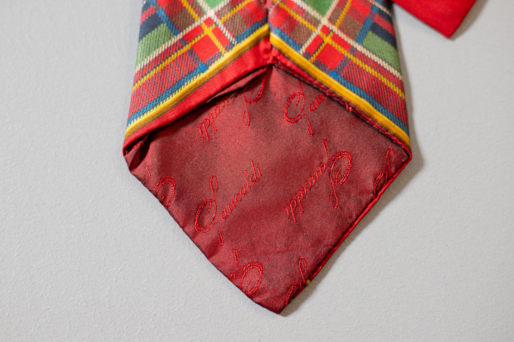 Brown Vintage Saucaldi all-silk tie with tartan motif For Sale