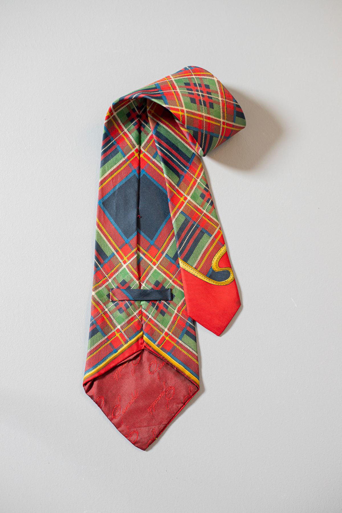 Vintage Saucaldi all-silk tie with tartan motif In Good Condition For Sale In Milano, IT