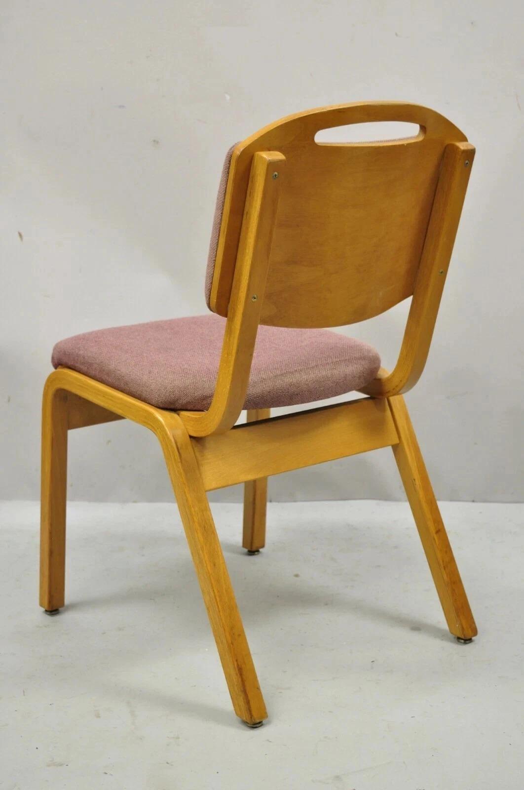 Mid-Century moderno Vintage Sauder Designare Mid Century Modern Pink Bentwood Stacking Side Chair in vendita