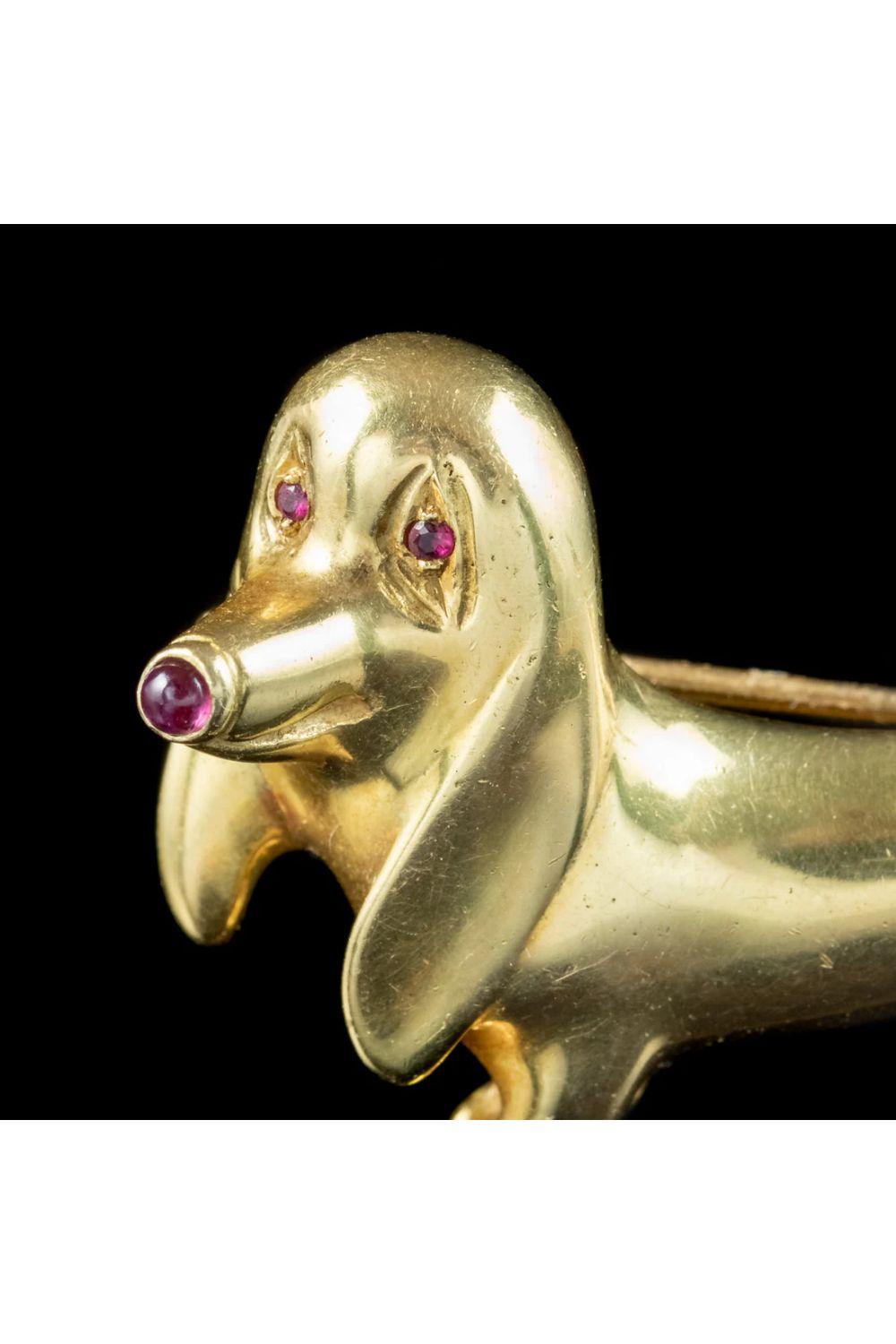 Retro Vintage Sausage Dog Brooch in 18 Carat Gold Ruby and Diamond, circa 1970 For Sale