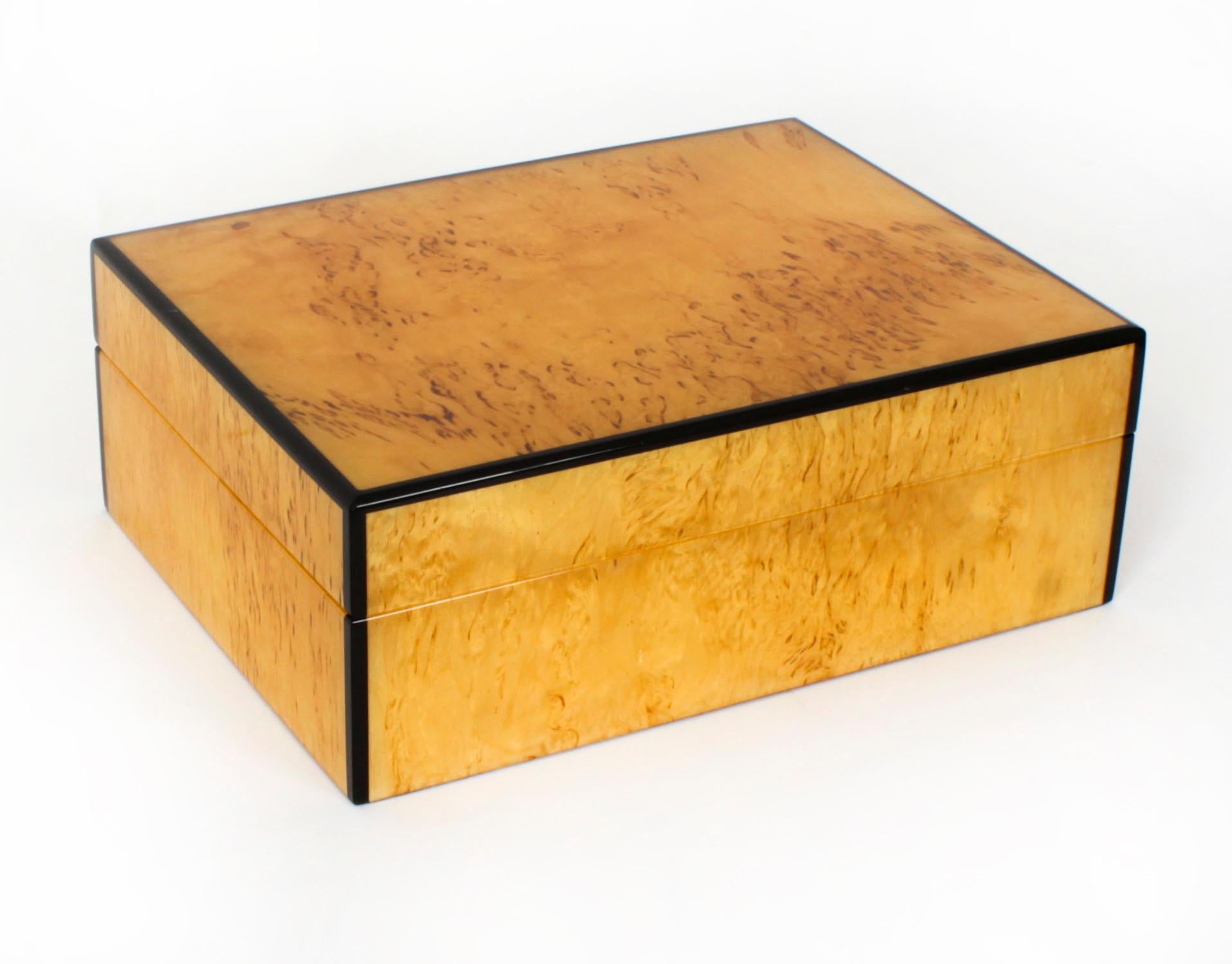 Vintage Savinelli Karelian Birch Humidor Harrods Mid 20th Century In Good Condition For Sale In London, GB