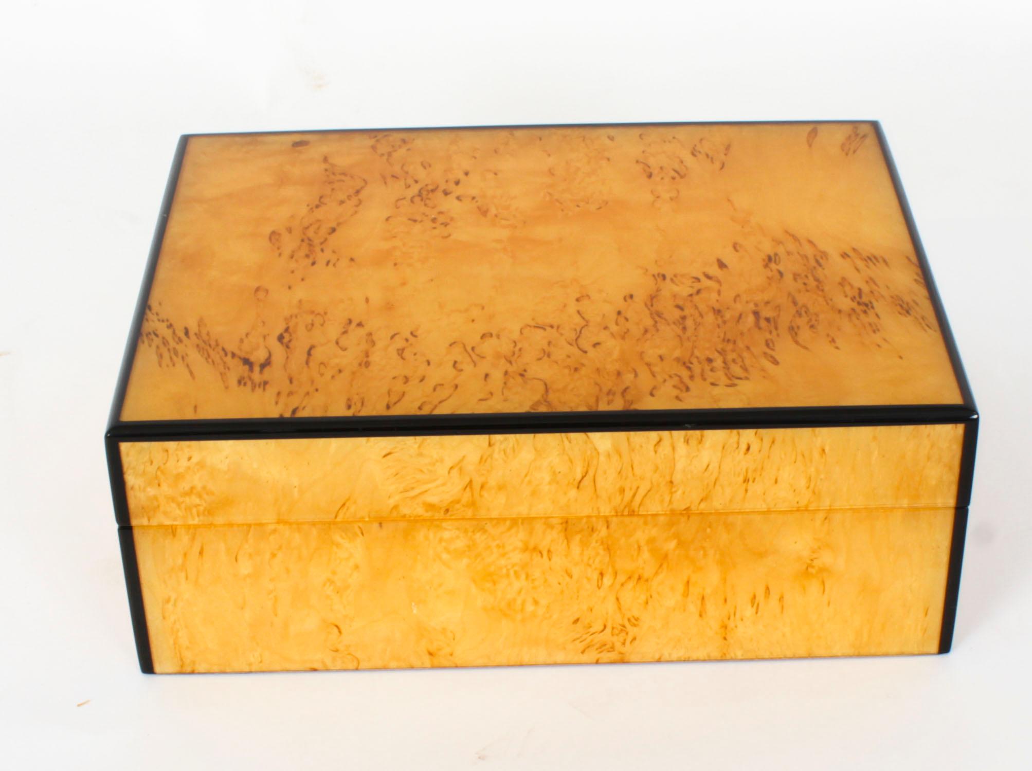 Vintage Savinelli Karelian Birch Humidor Harrods Mid 20th Century For Sale 1