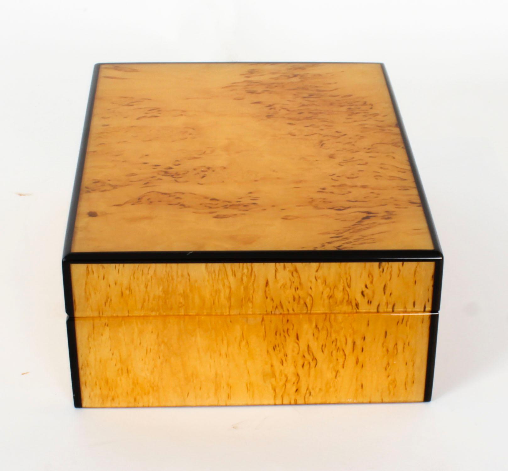 Vintage Savinelli Karelian Birch Humidor Harrods Mid 20th Century For Sale 4