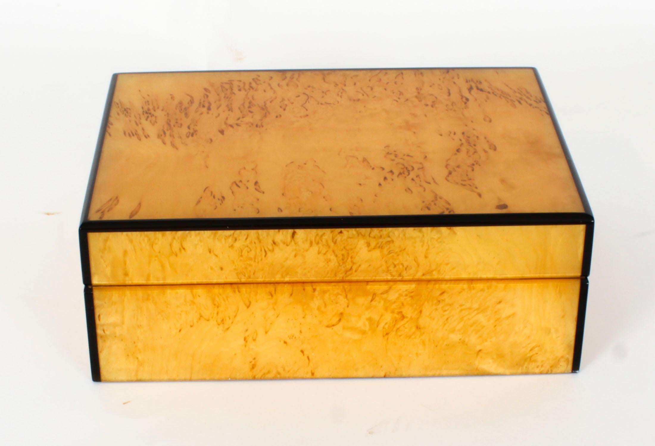 Vintage Savinelli Karelian Birch Humidor Harrods Mid 20th Century For Sale 5