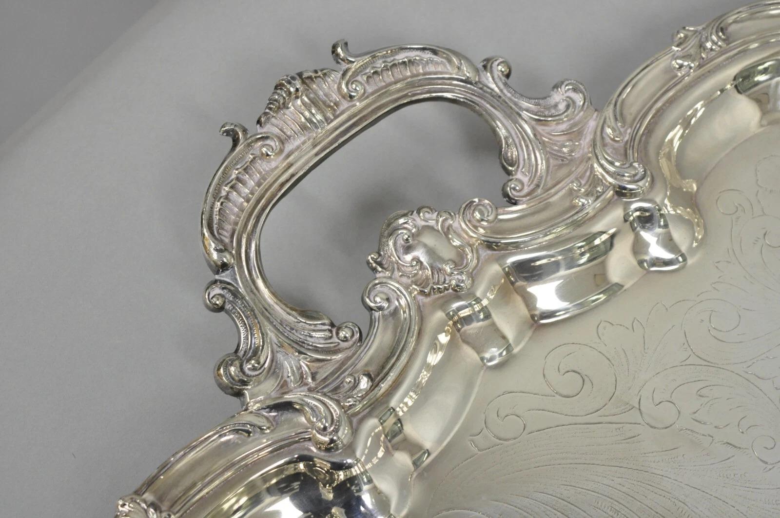 Inconnu Grand plateau de service vintage SBEP de style baroque victorien en métal argenté en vente