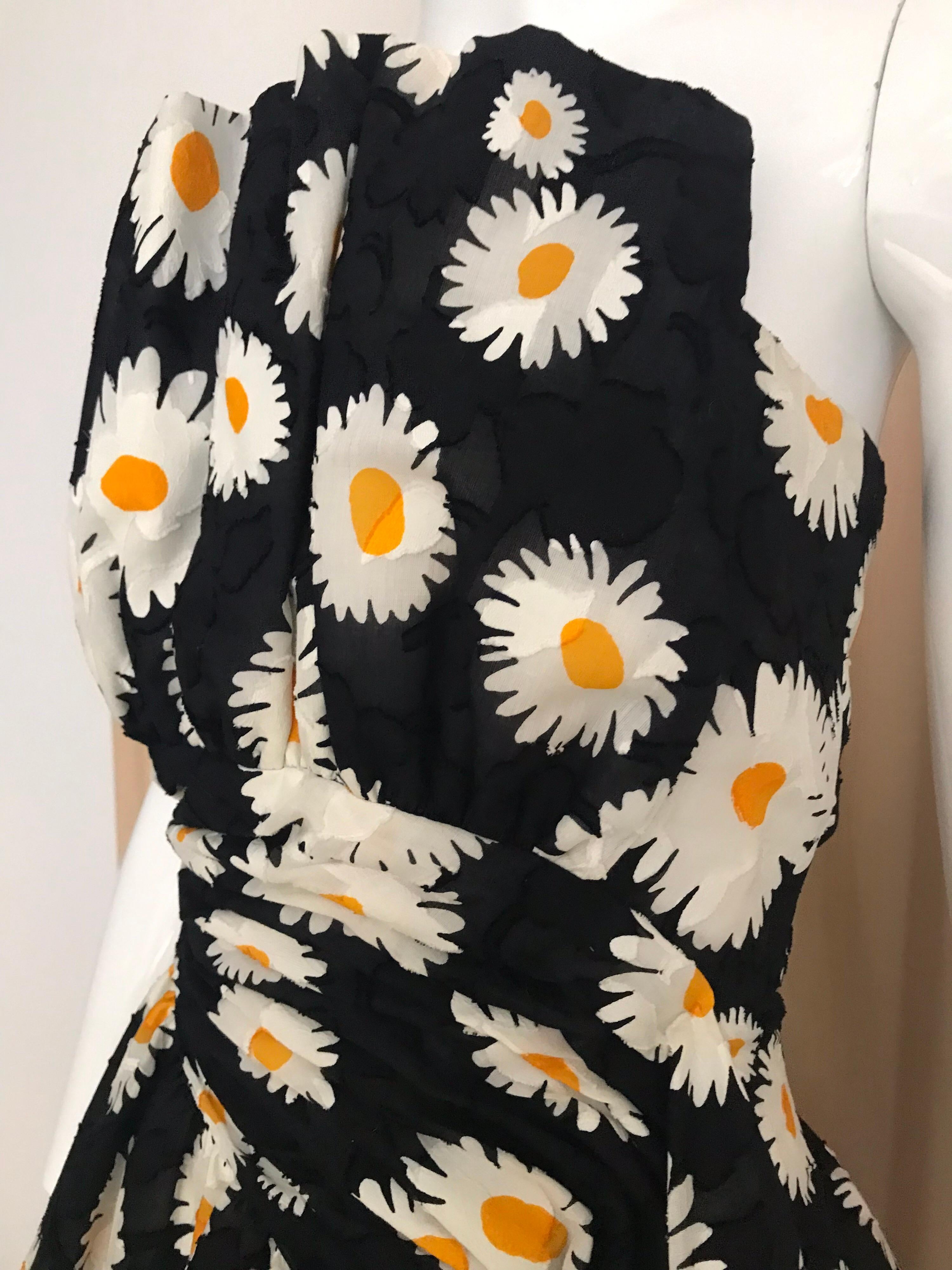 Vintage Arnold Scaasi strapless black and yellow Daisy print cocktail Dress.
Size: 6
Bust: 35.5  inches / Waist 30 inches
