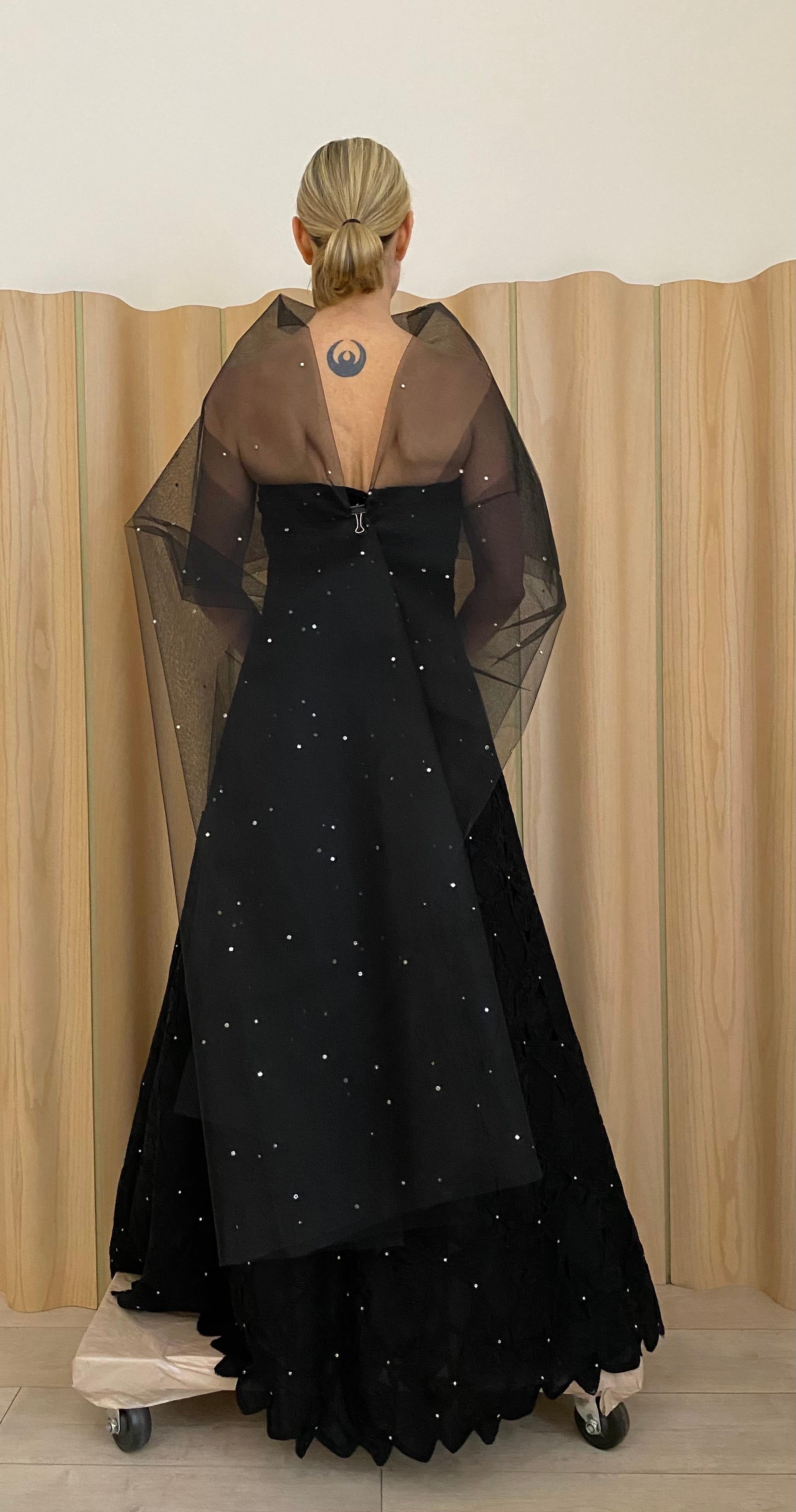 SCAASI Robe vintage sans bretelles en dentelle noire avec strass en vente 1