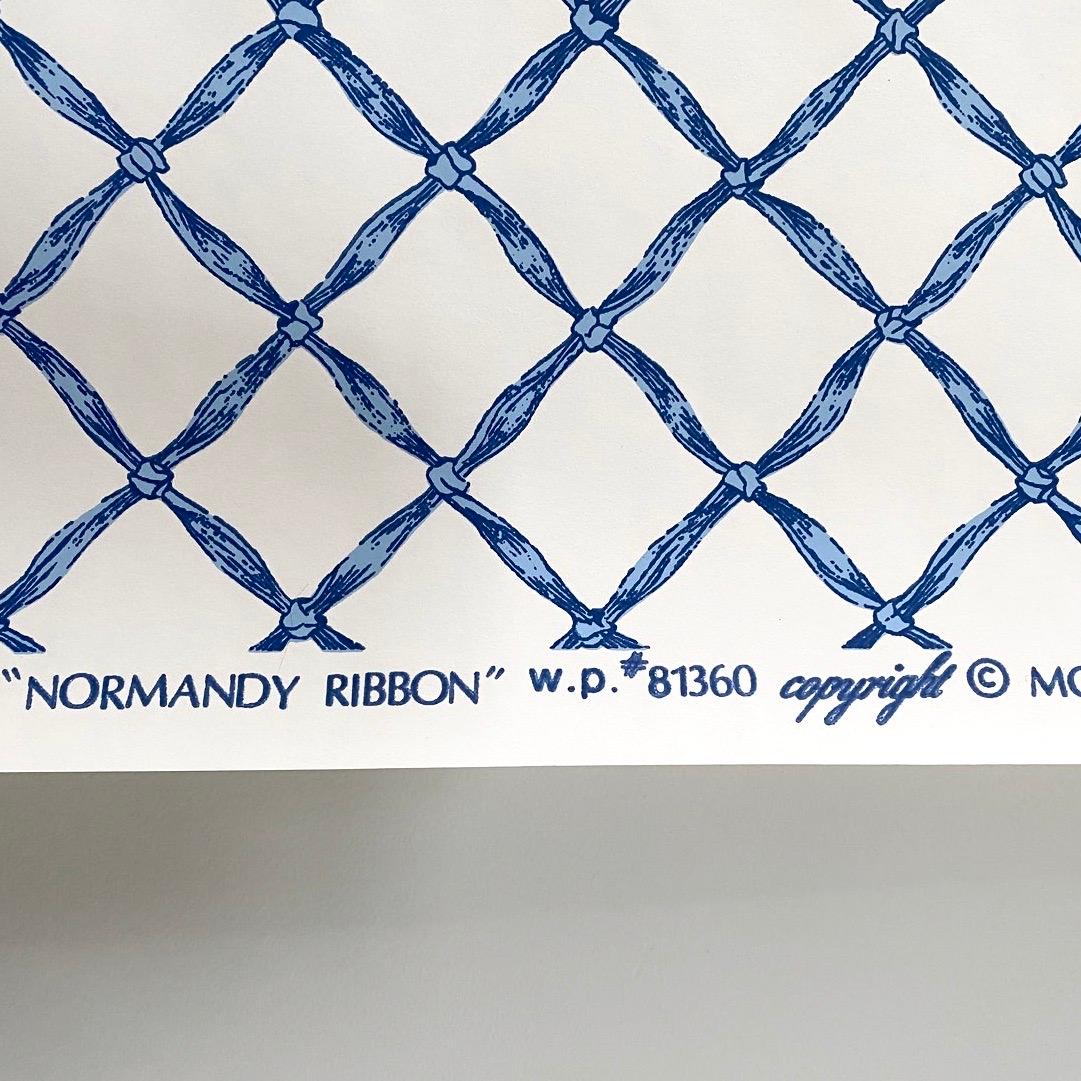 Provincial français Vintage Scalamandre Trompe L'Oeil Normandy Blue Ribbon, French Wallpaper, 1986 en vente