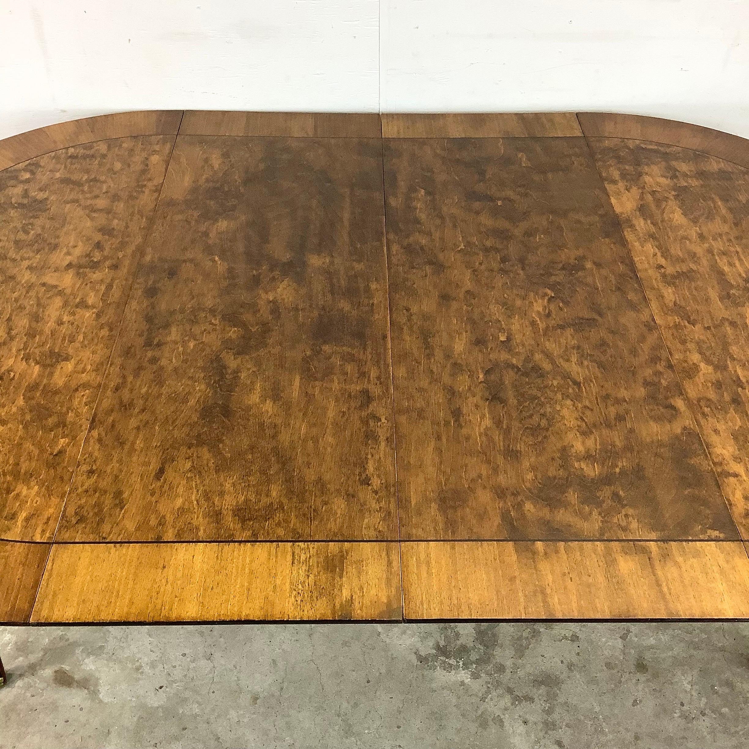 Vintage Scalloped Edge Dining Table with Two Leaves In Good Condition In Trenton, NJ