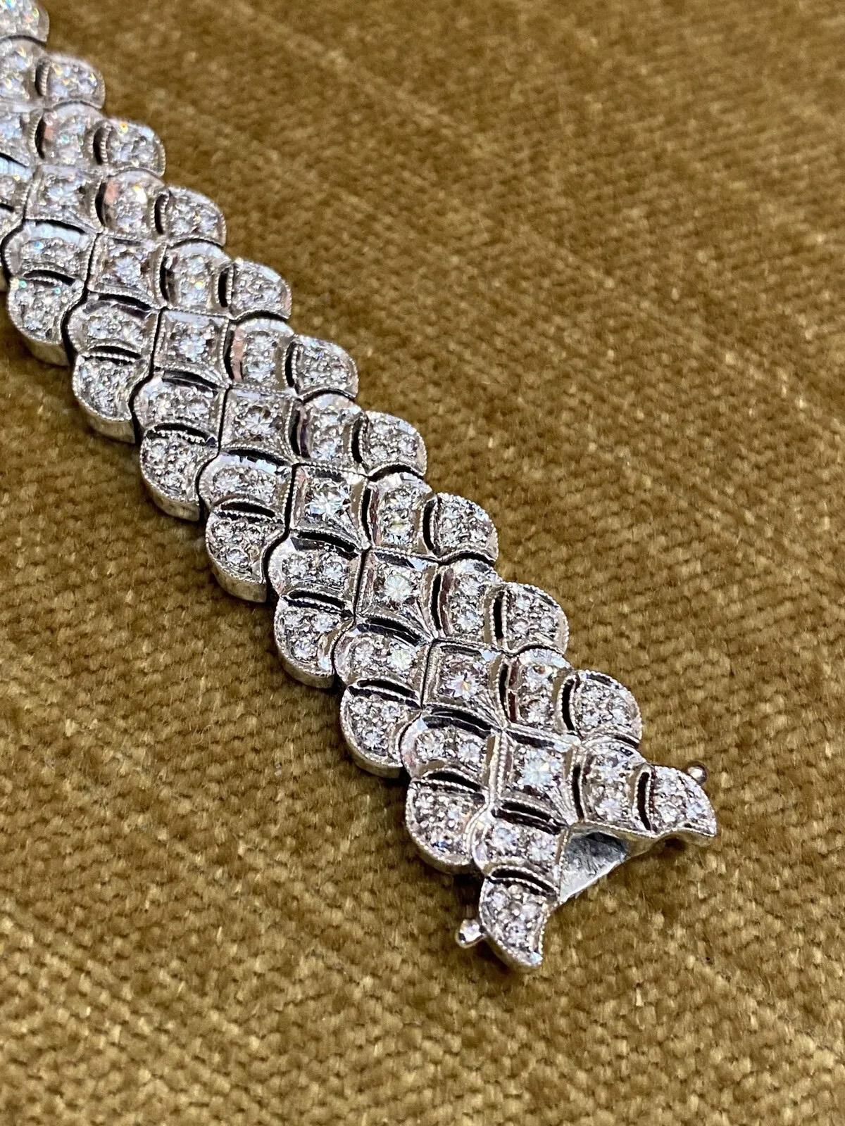 Women's Vintage Scalloped Link Diamond Bracelet 4.50 Carat Total in 18k White Gold For Sale