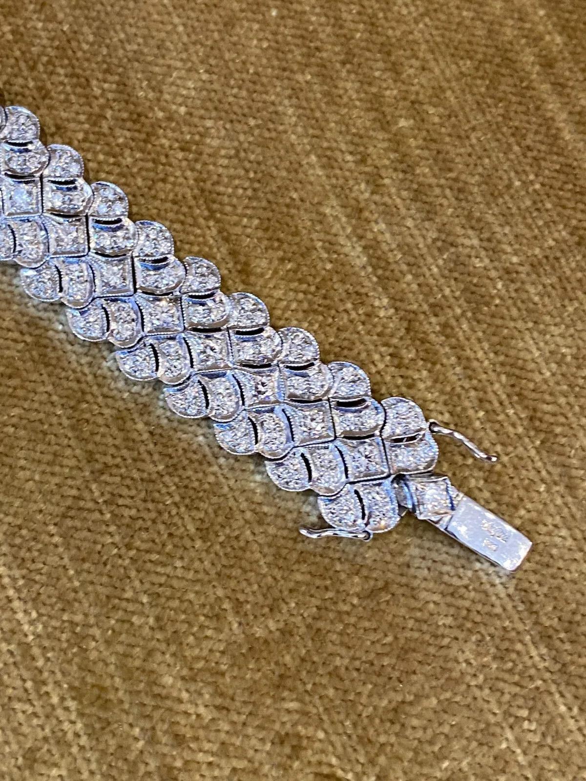 Vintage Scalloped Link Diamond Bracelet 4.50 Carat Total in 18k White Gold For Sale 1