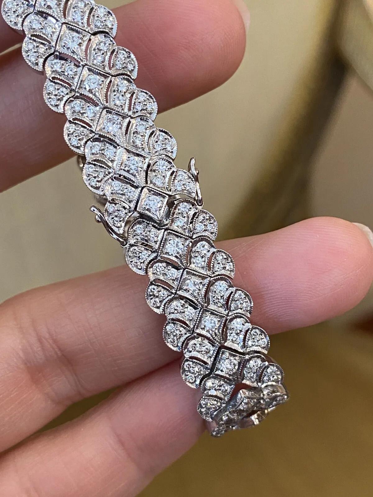 Vintage Scalloped Link Diamond Bracelet 4.50 Carat Total in 18k White Gold For Sale 3