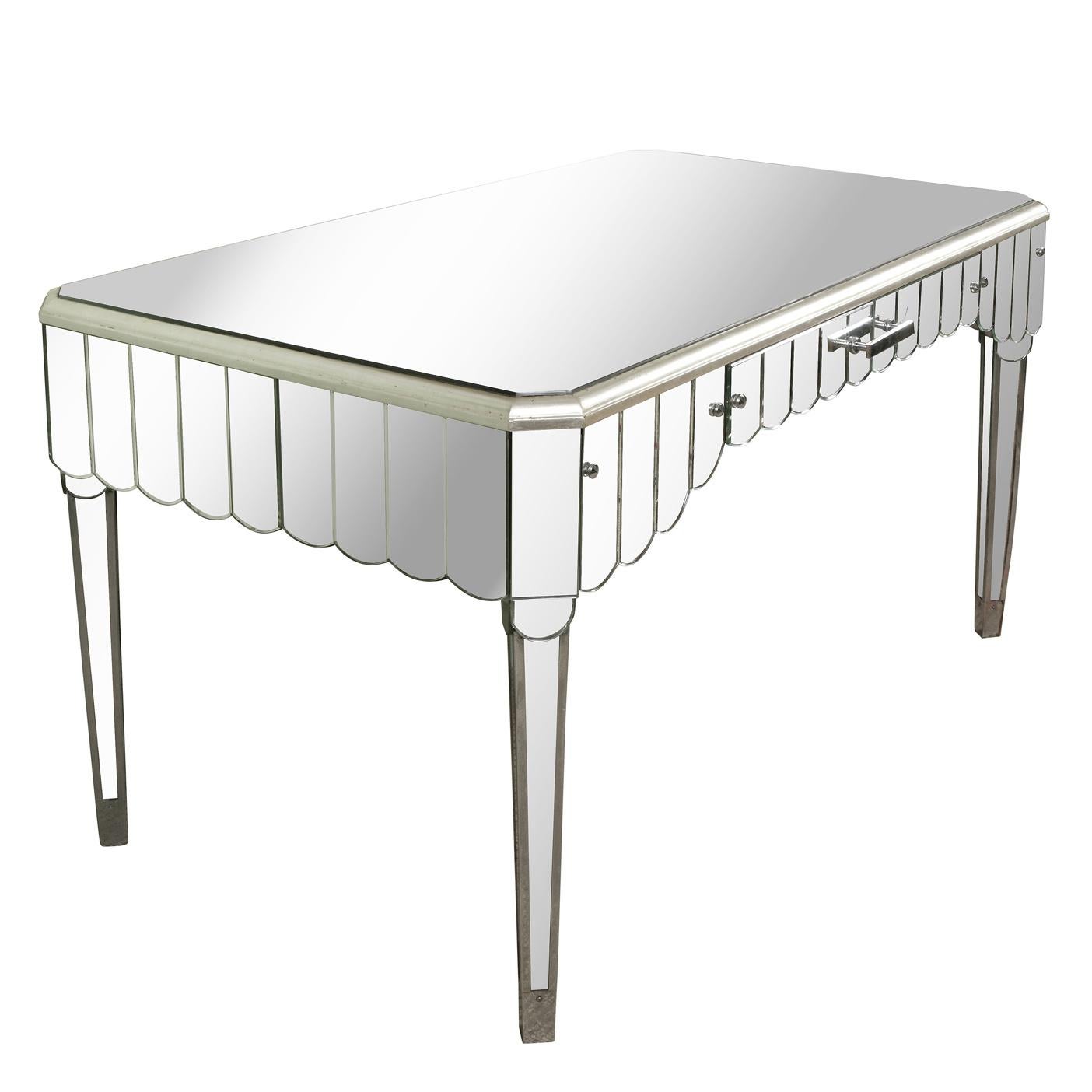 Miroir festonné vintage Vanité ou bureau Bon état à Locust Valley, NY