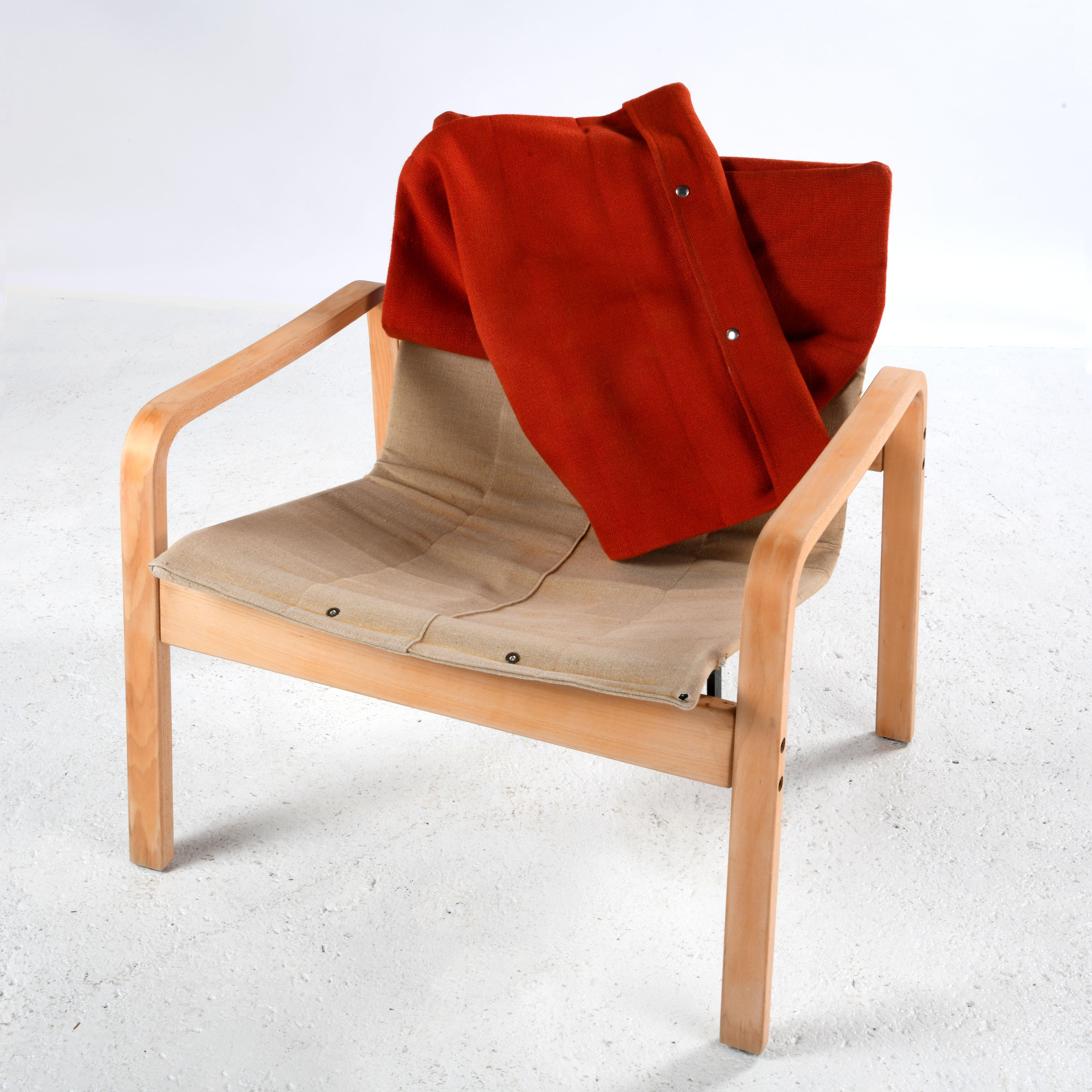 vintage scandinavian armchair from the 70s with red wool from Belgium university For Sale 3