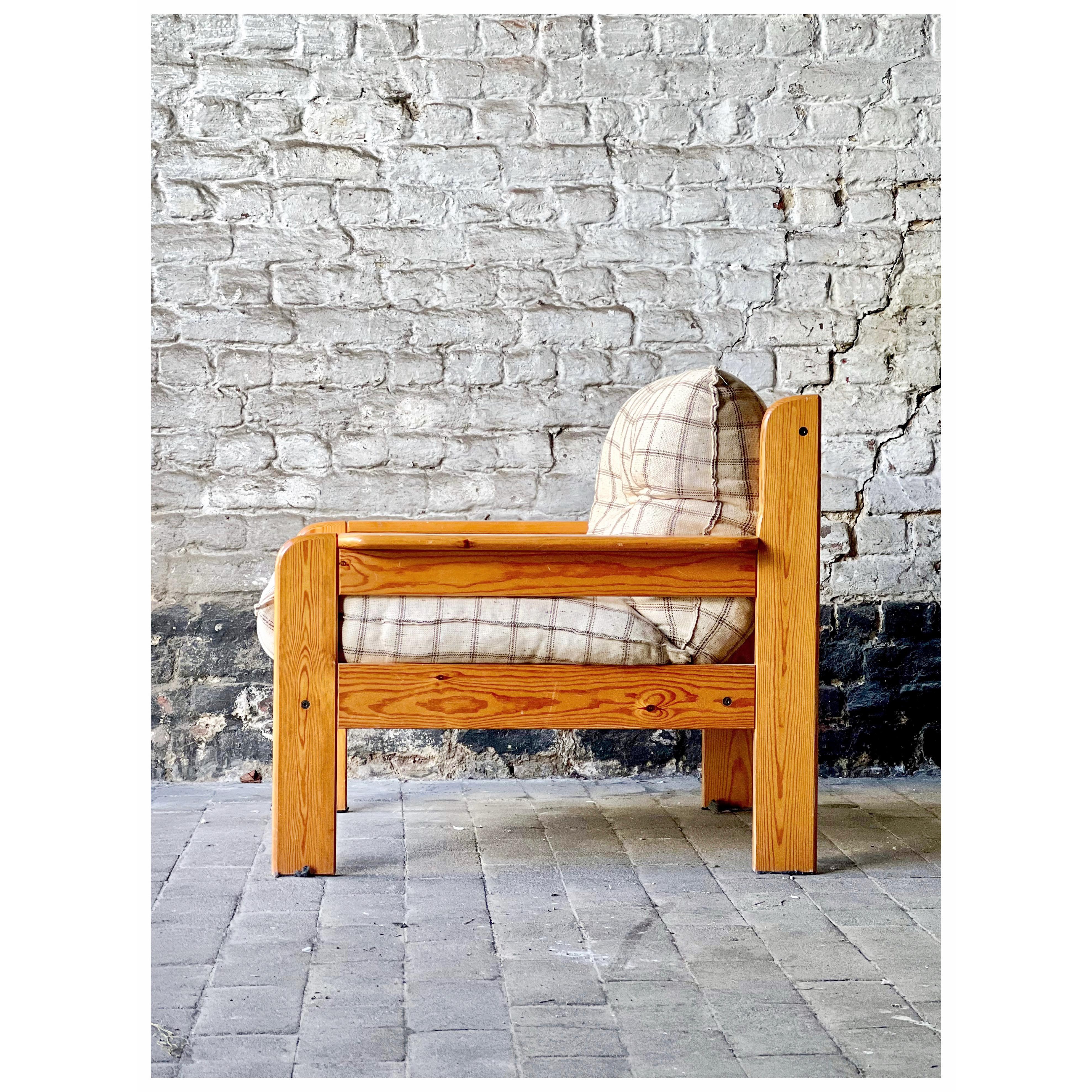 Vintage Scandinavian Armchair in Pine and Fabric  1970s In Good Condition For Sale In Bruxelles, BE