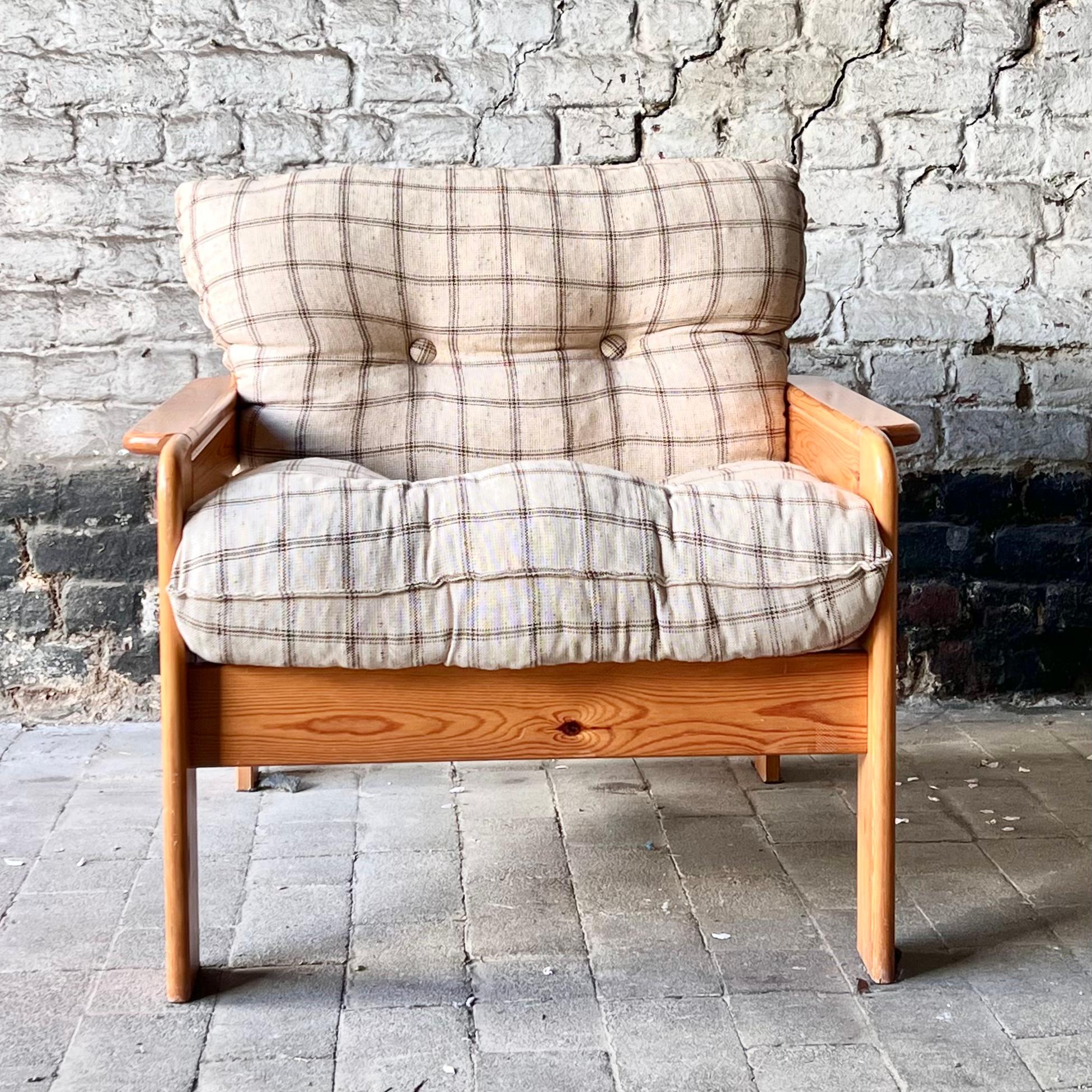 Vintage Scandinavian Armchair in Pine and Fabric  1970s For Sale 2