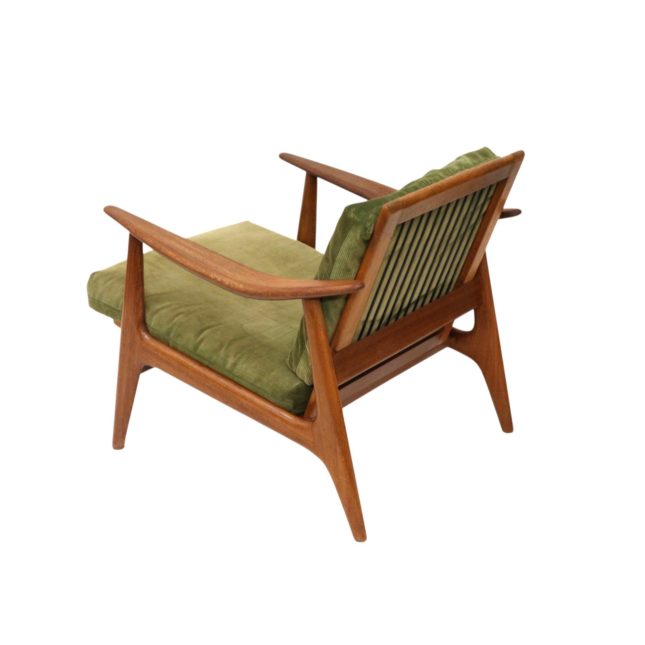 Skandinavischer Vintage-Sessel mit grünem Kordbezug aus den 1970er Jahren im Angebot
