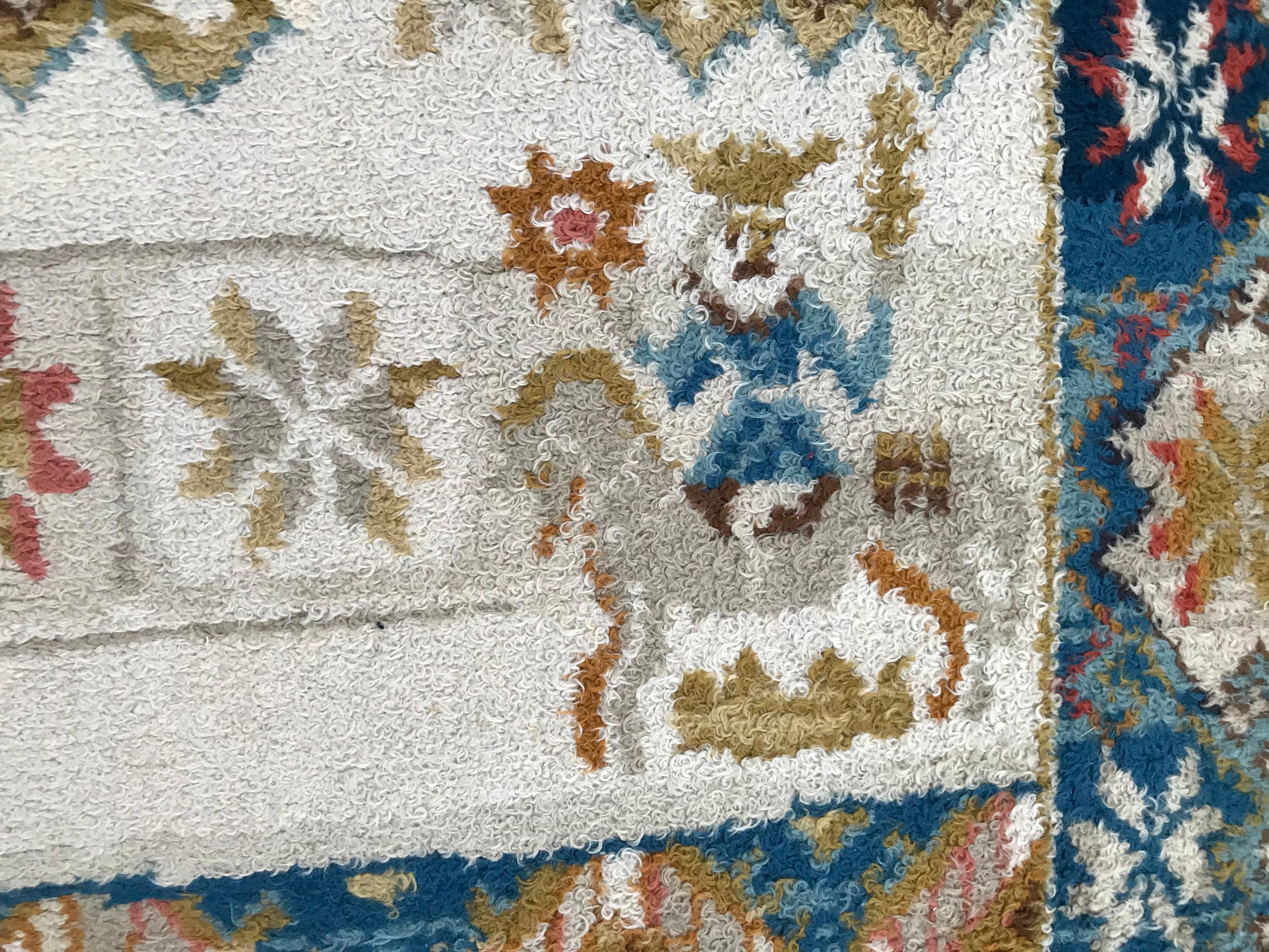 Skandinavischer Vintage-Teppich im Art-déco-Design (Maschinell gefertigt) im Angebot