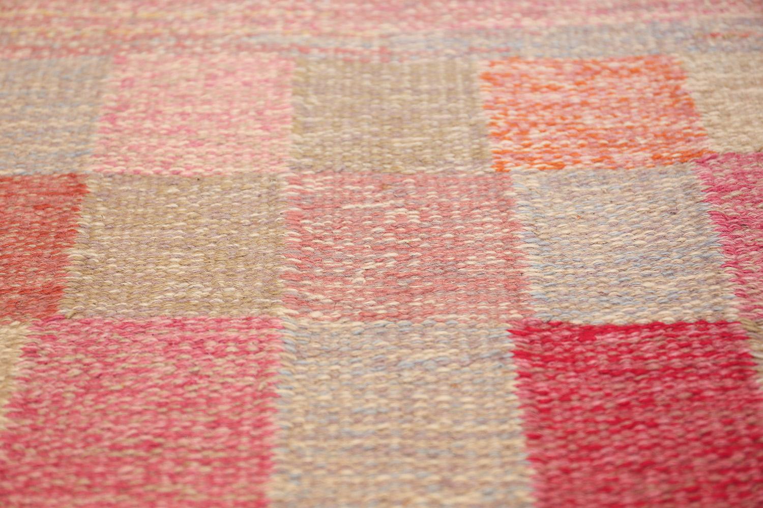 Swedish Vintage Scandinavian Art Deco Kilim Carpet. Size: 7 ft 3 in x 10 ft 8 in