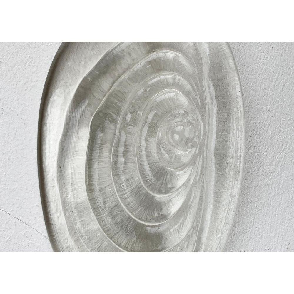 Vintage skandinavische Art Glas Wand Deko Hänger, 1970er Jahre, in sehr gutem Zustand. Entworfen 1970 bis 1979.

Zusätzliche Informationen:
MATERIALIEN: Glas
Artikel Typ: Vintage, antik oder aus Vorbesitz
Abmessungen: 5,12ʺB × 0,39ʺD ×
