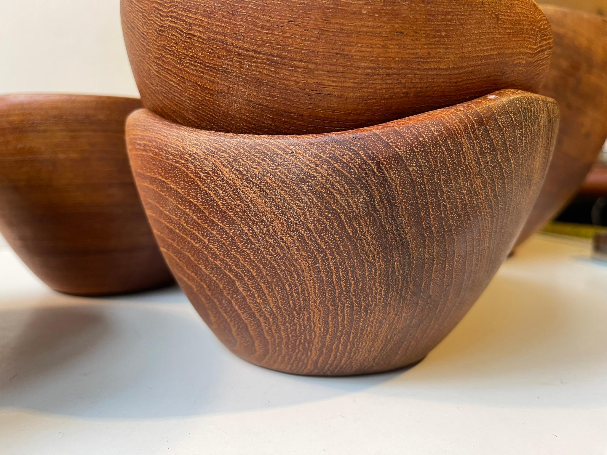 Ensaladeras asimétricas escandinavas vintage en madera de teca, años 60 Danés en venta