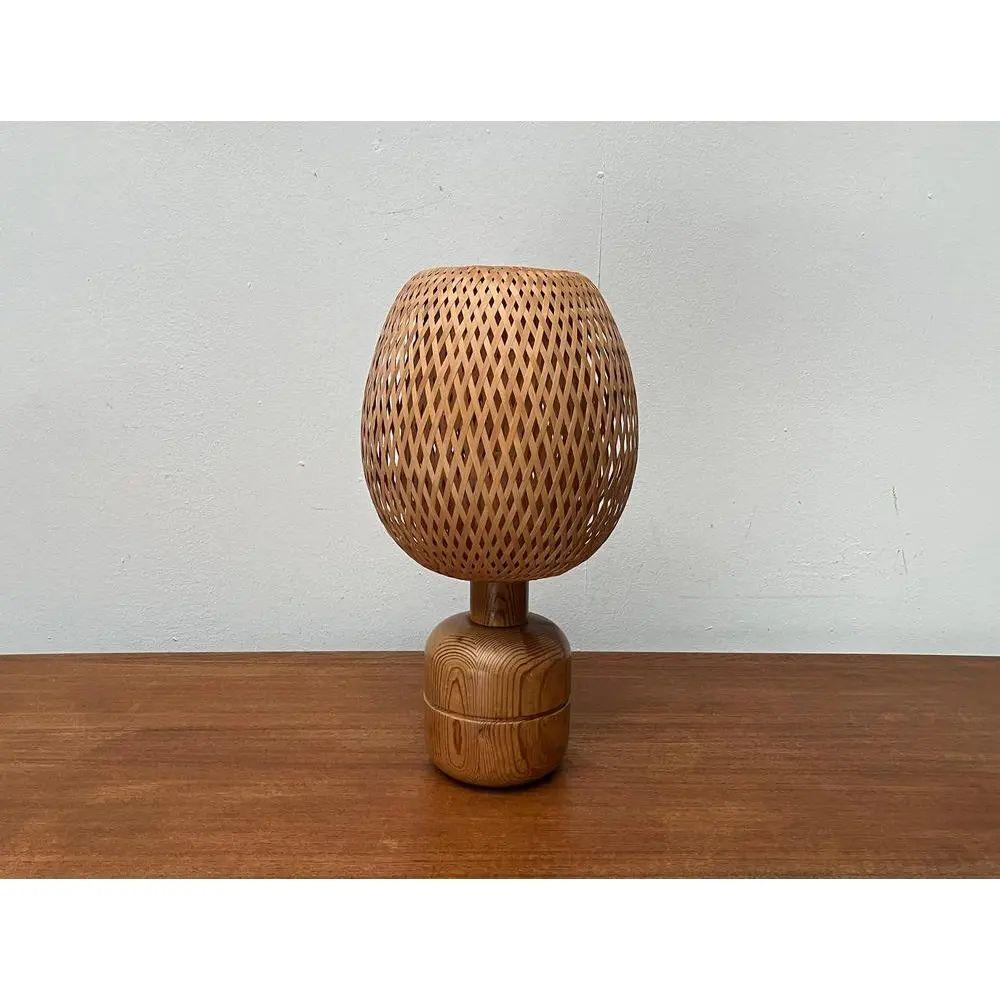 Lámpara de mesa escandinava vintage de bambú y madera, años 70 en venta 2