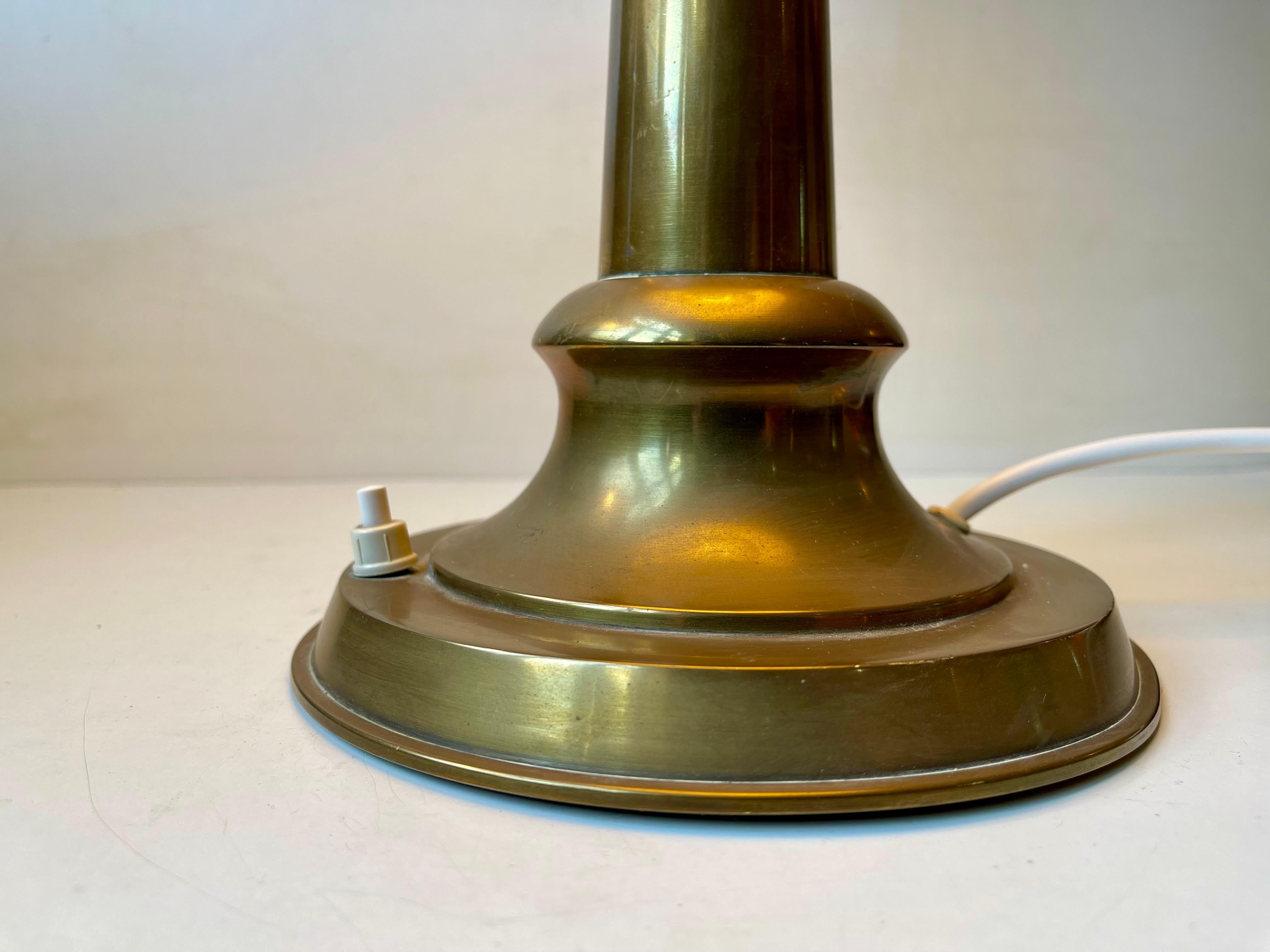 Vintage Scandinavian Brass Column Table Lamp with Cork Shade, 1950s In Good Condition For Sale In Esbjerg, DK