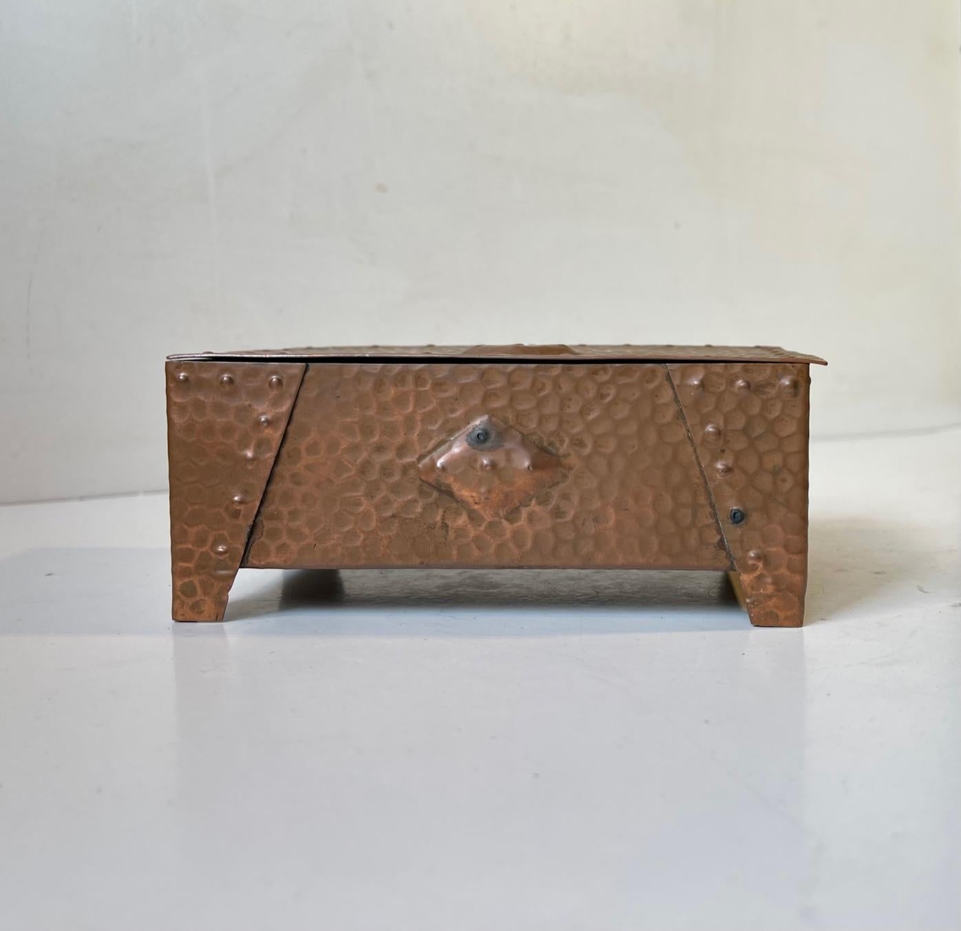 Vintage Scandinavian Brutalist Box in Copper In Good Condition For Sale In Esbjerg, DK