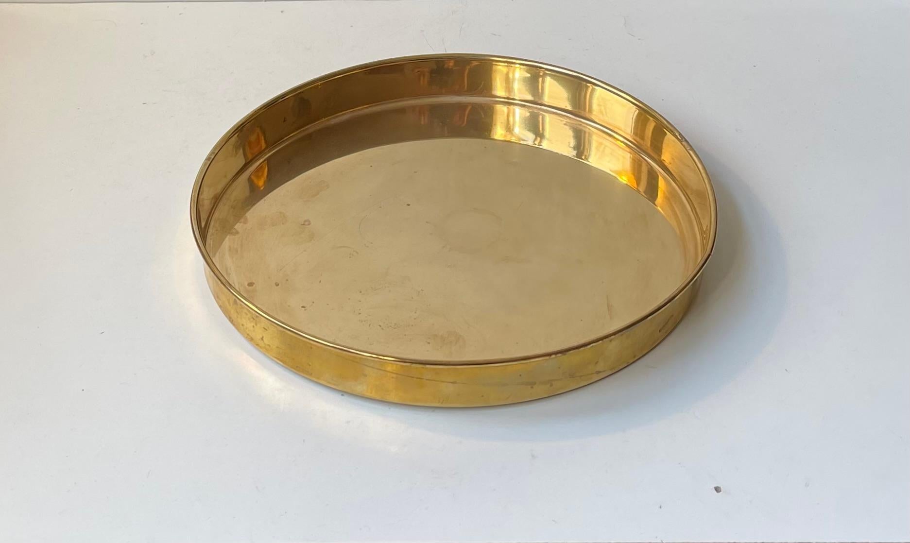 Vintage Scandinavian Circular Brass Serving Tray, 1960s In Good Condition In Esbjerg, DK