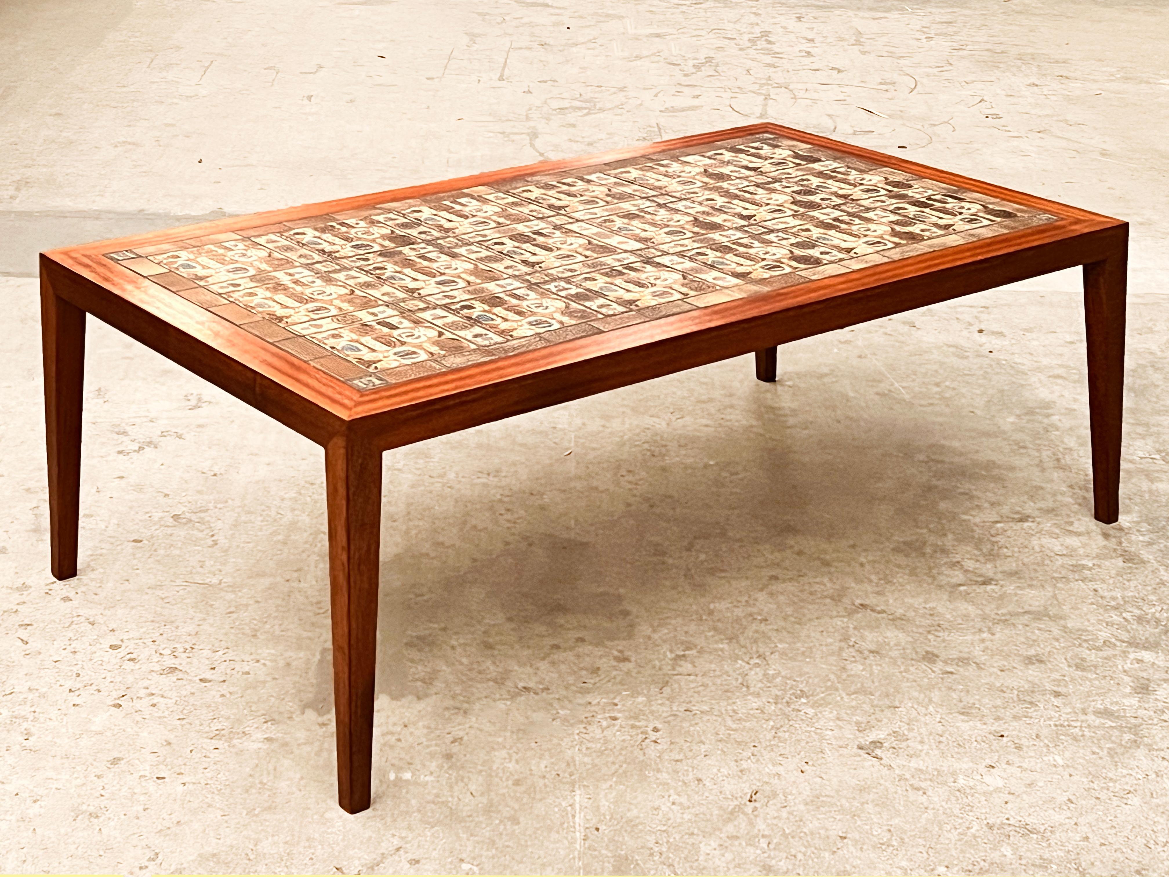 Danois Table basse vintage scandinave en bois et céramique designée par Severin Hansen en vente