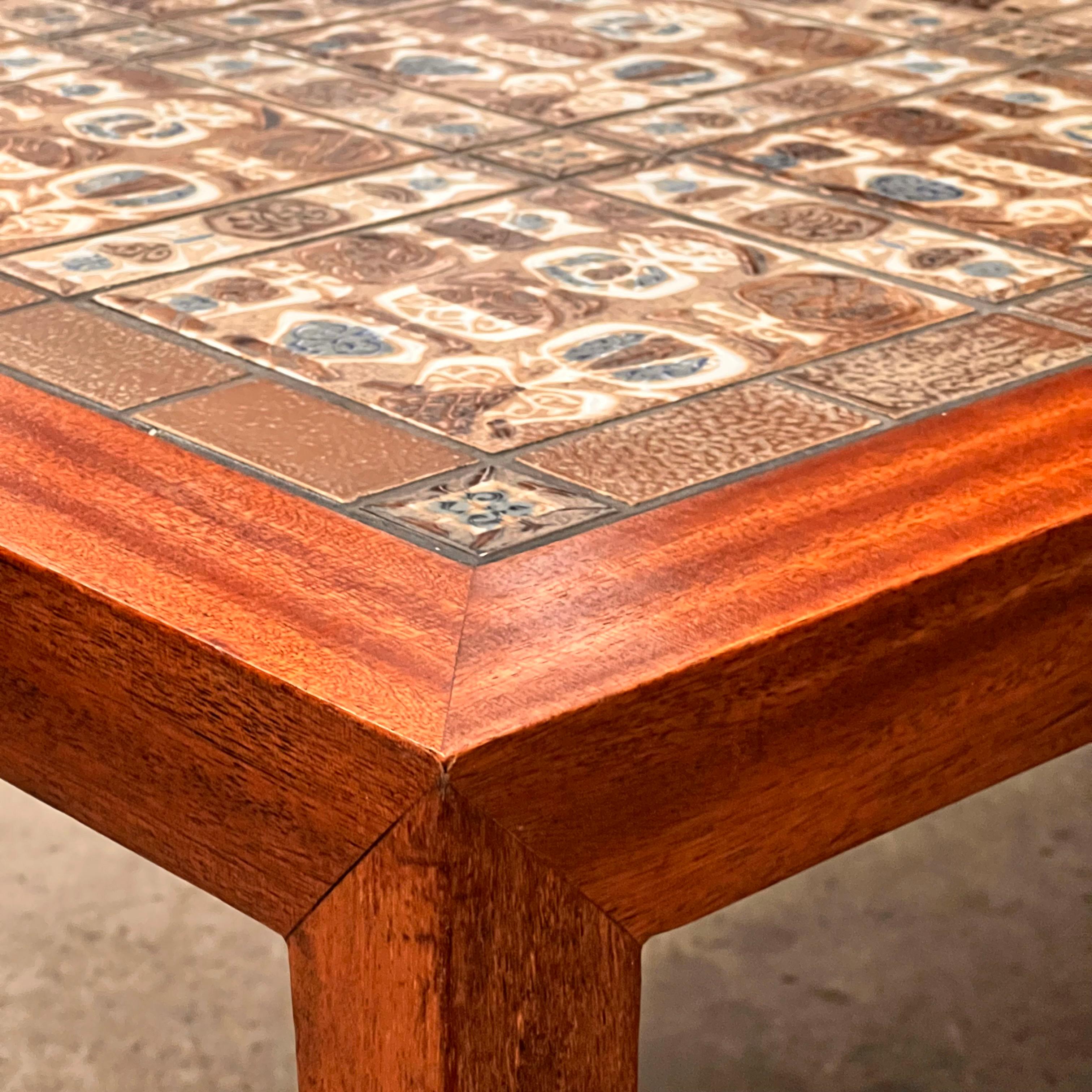 Milieu du XXe siècle Table basse vintage scandinave en bois et céramique designée par Severin Hansen en vente