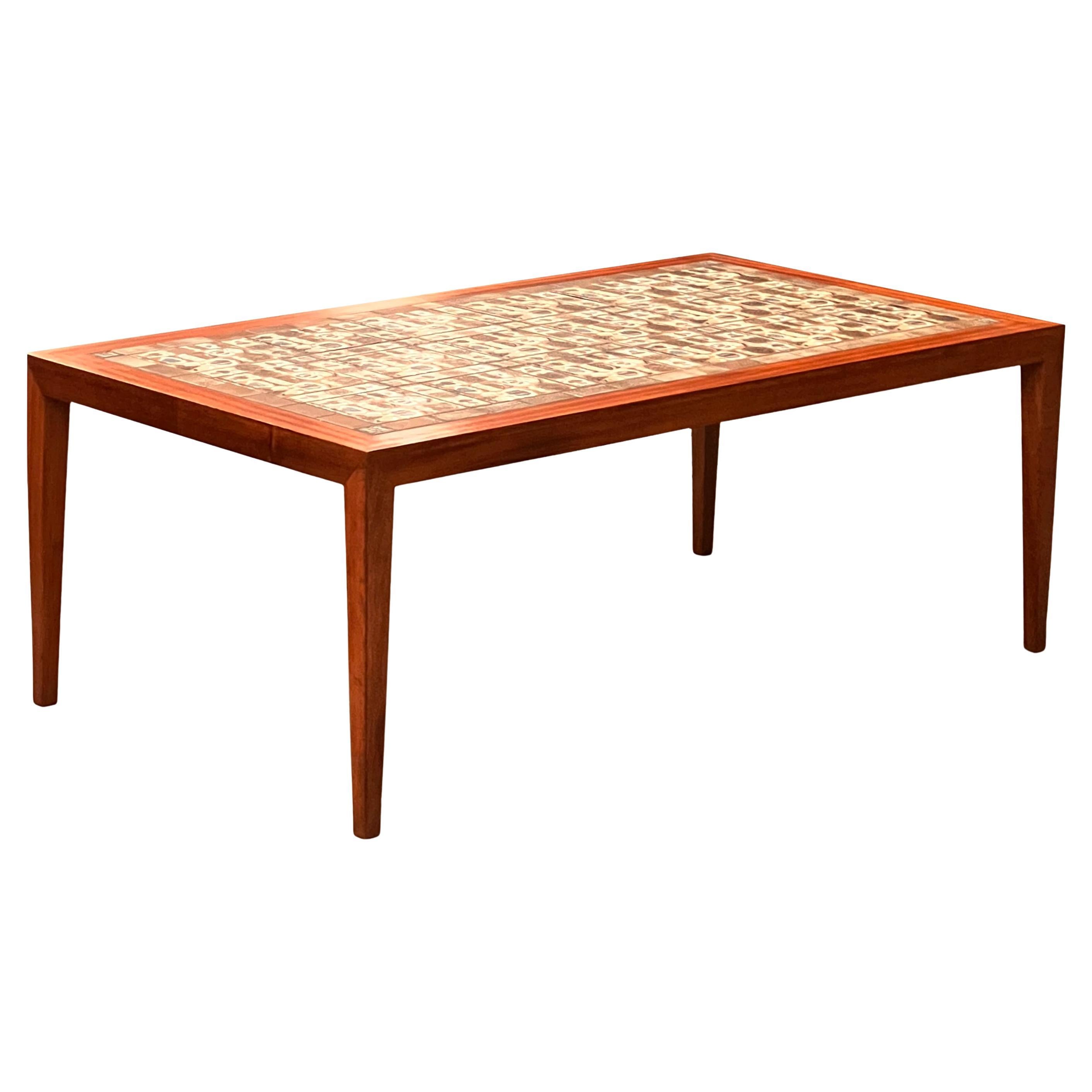 Mesa de centro vintage escandinava de madera y cerámica diseñada por Severin Hansen
