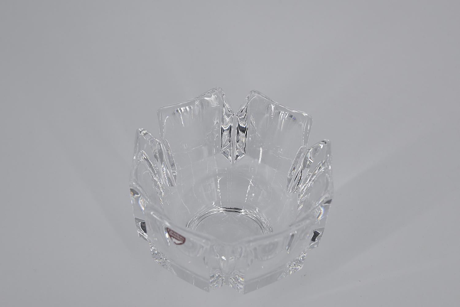 Skandinavische schwedische Corona-Schale aus klarem Kristall, Mid-Century Modern, 1970er Jahre (Skandinavische Moderne) im Angebot