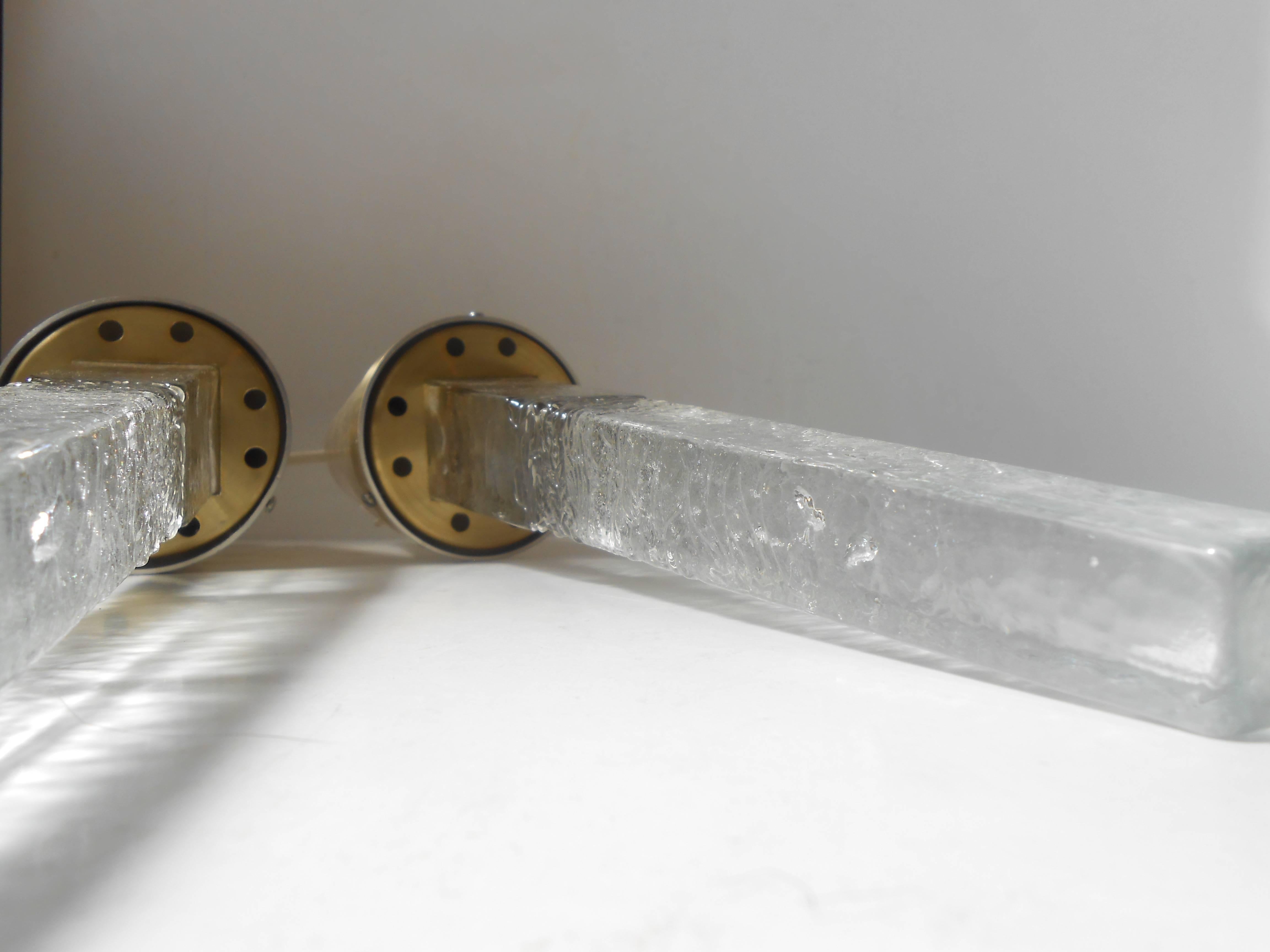 Milieu du XXe siècle Lampes à suspension scandinaves vintage en cristal en forme d'icône d'armoire d'Atelj Engberg en vente